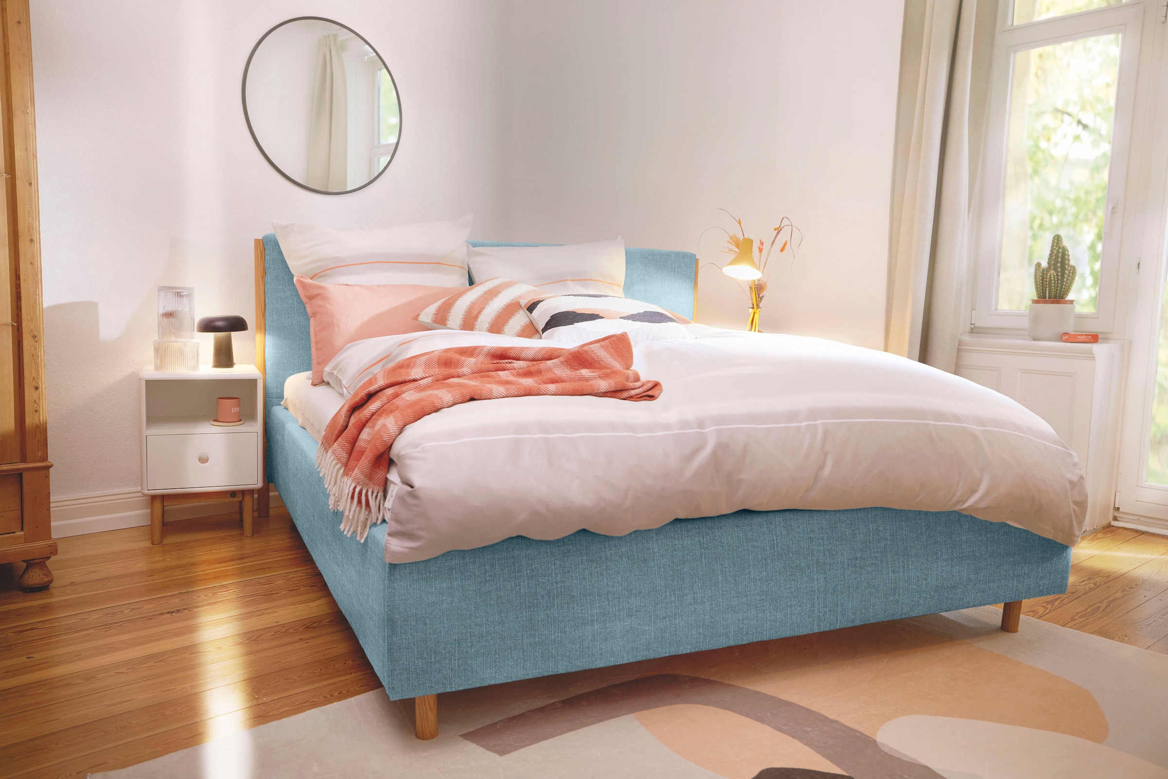 Bild von TOM TAILOR HOME Polsterbett »CALIFORNIA BED«, mit seitlichen Holzakzenten am Kopfteil