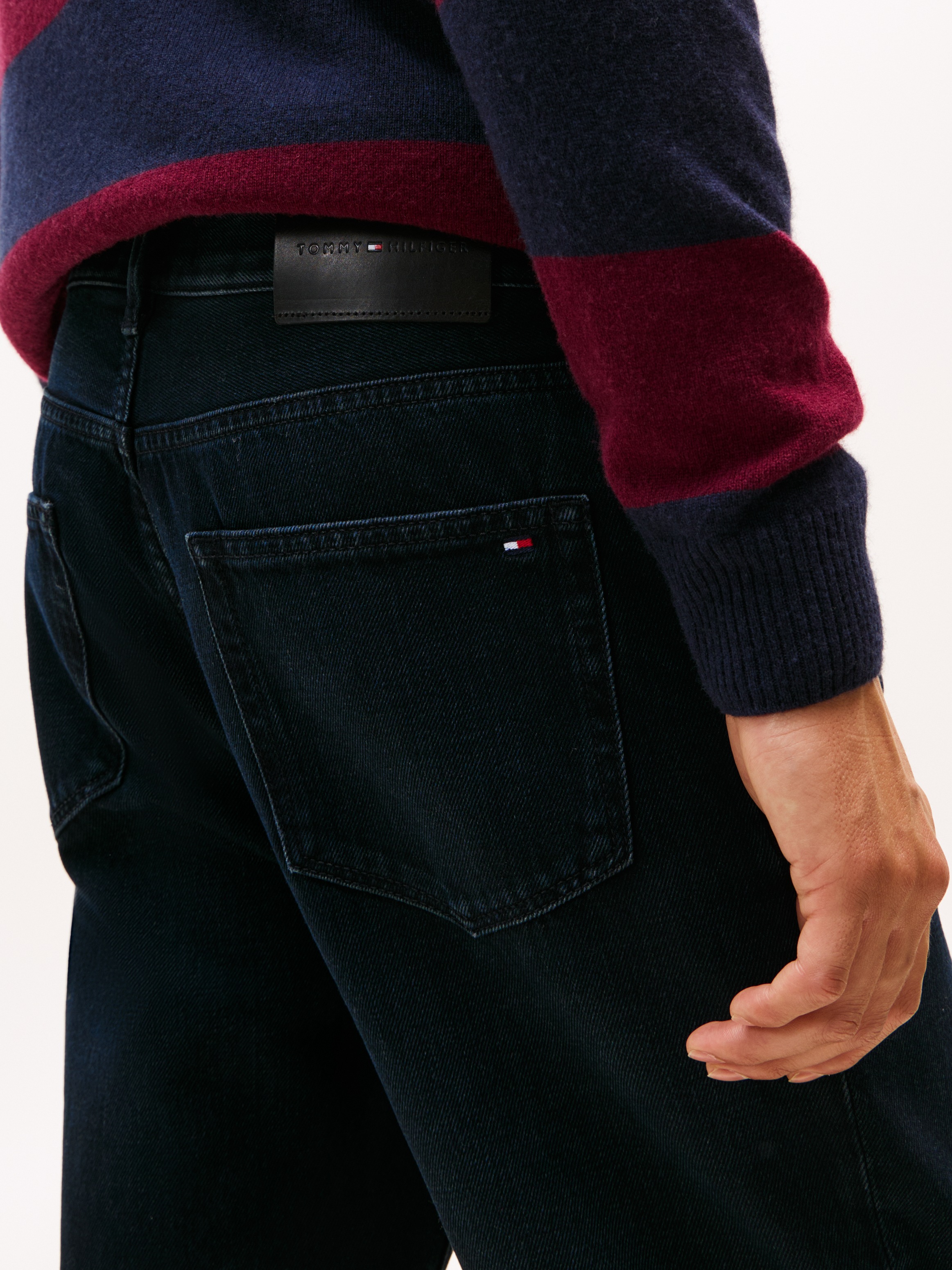Tommy Hilfiger Tapered-fit-Jeans »HARLEM«, Regular Fit, mit dezenter Waschung