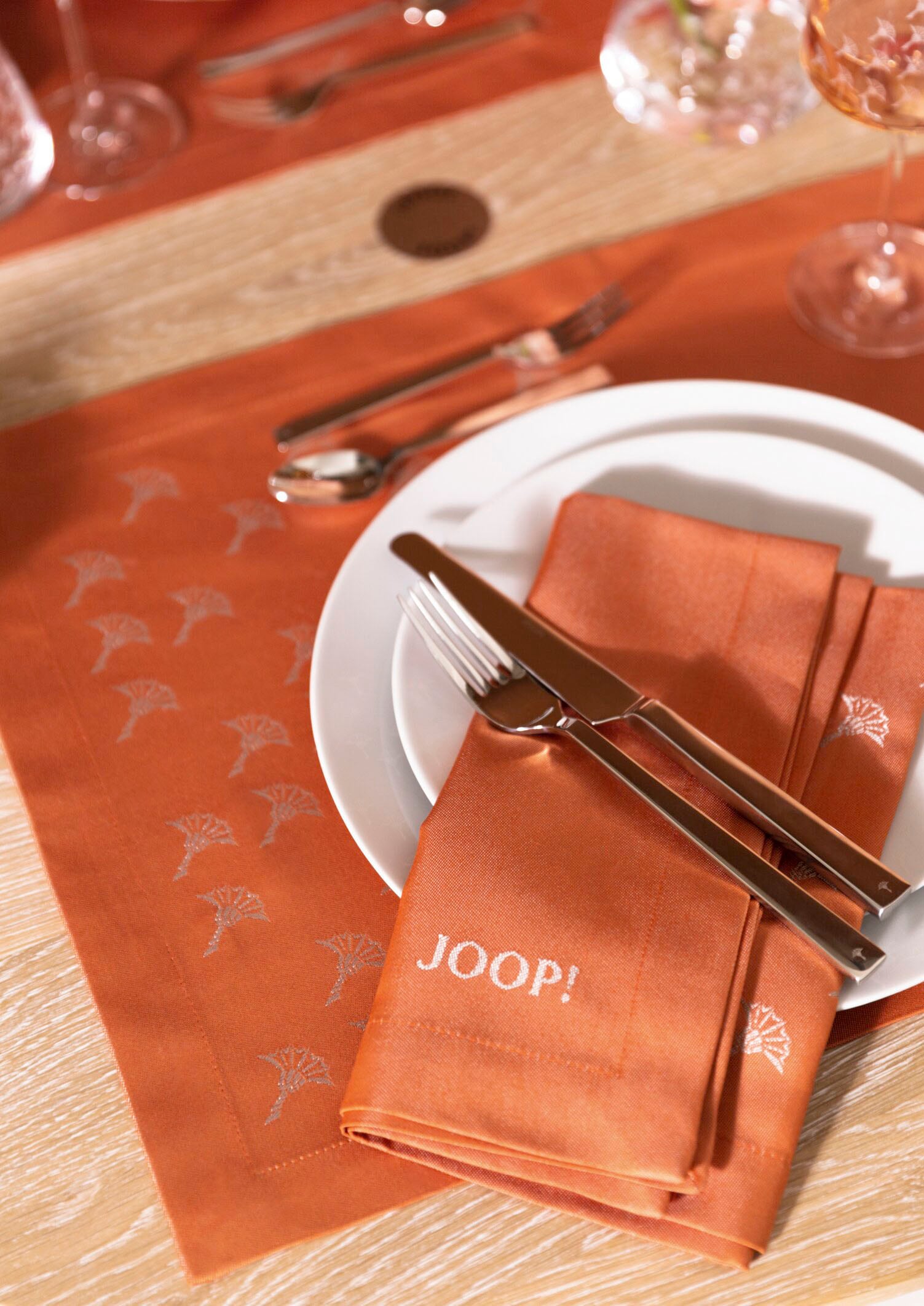 JOOP! Stoffserviette »FADED CORNFLOWER«, (Set, 2 St.), aus Jacquard-Gewebe gefertigt mit Kornblumen-Verlauf