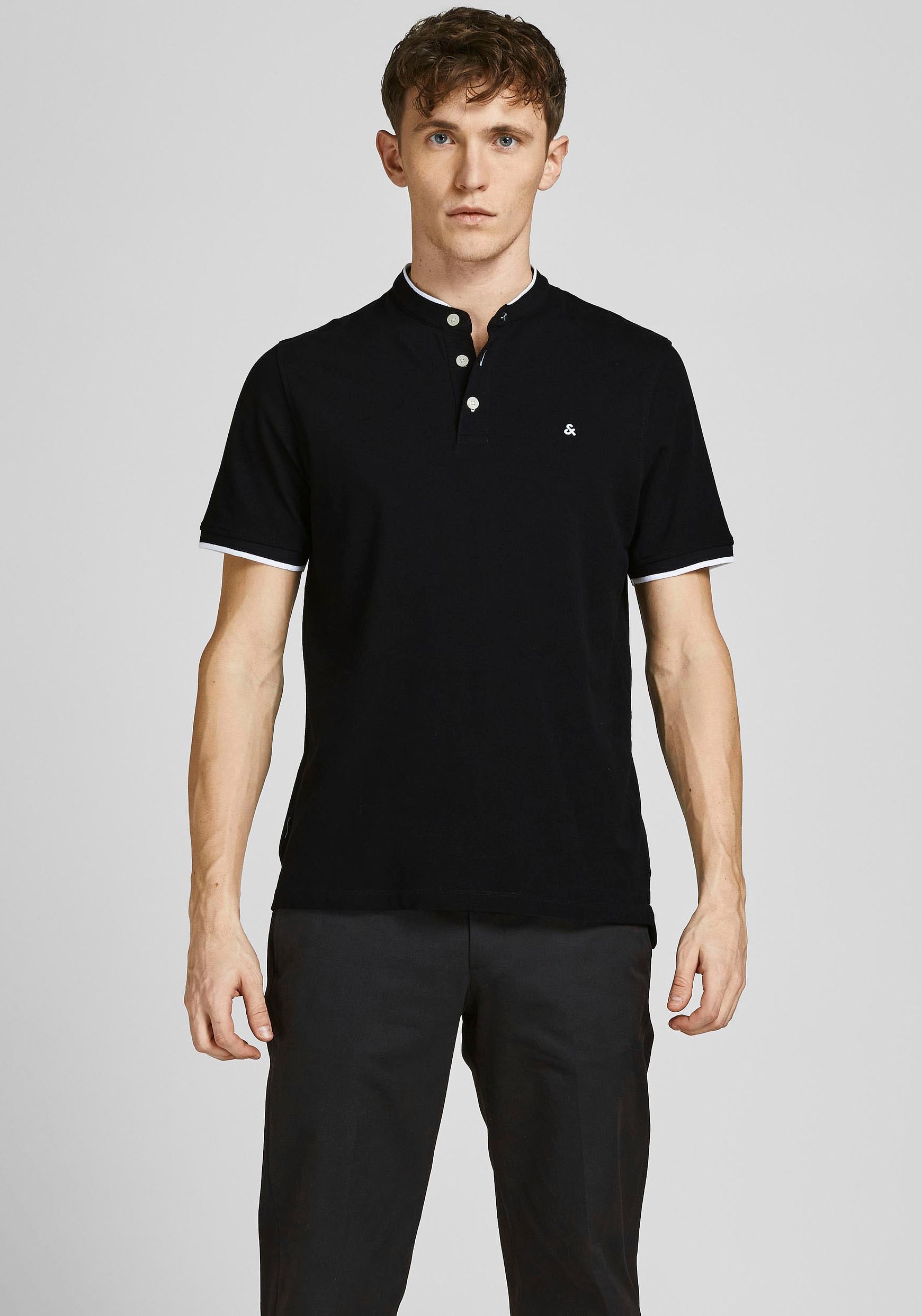 Jack & Jones Kurzarmshirt »PAULOS MAO POLO«, mit kontrastfarbiger Kante am schmalen Stehkragen und am Ärmelsaum