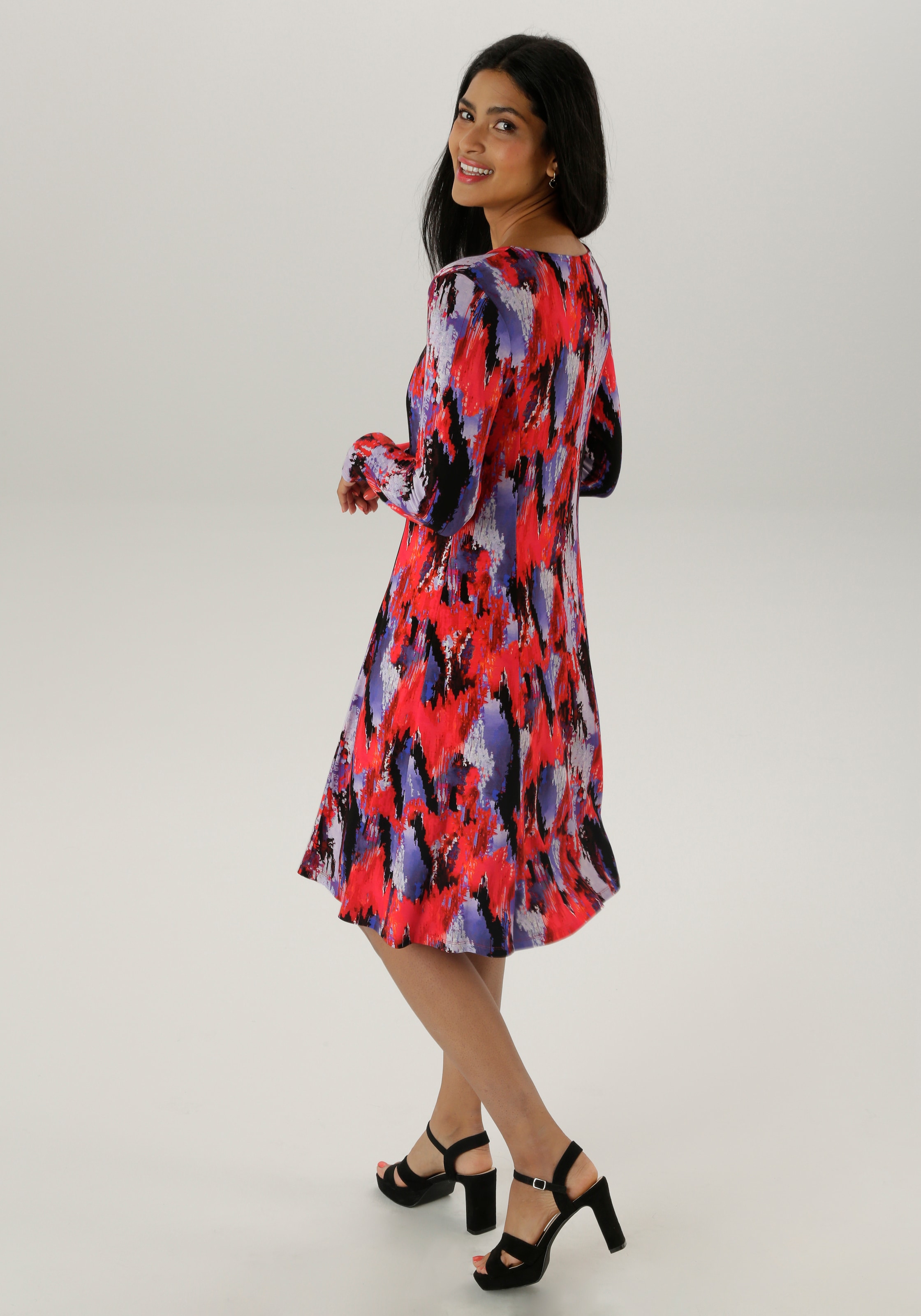Aniston SELECTED Jerseykleid, im modernen und abstrakten Farbverlauf