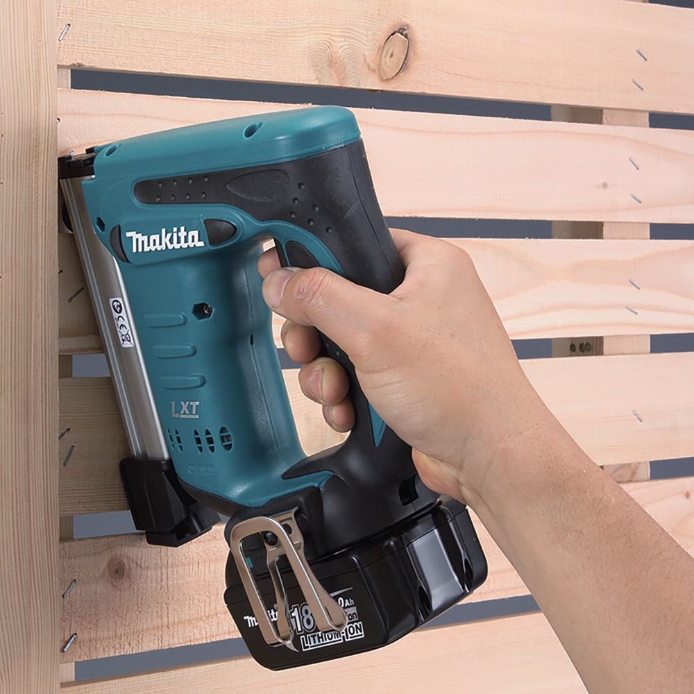 Makita Akku-Tacker »DST221Z«, 18 V, ohne Akku und Ladegerät