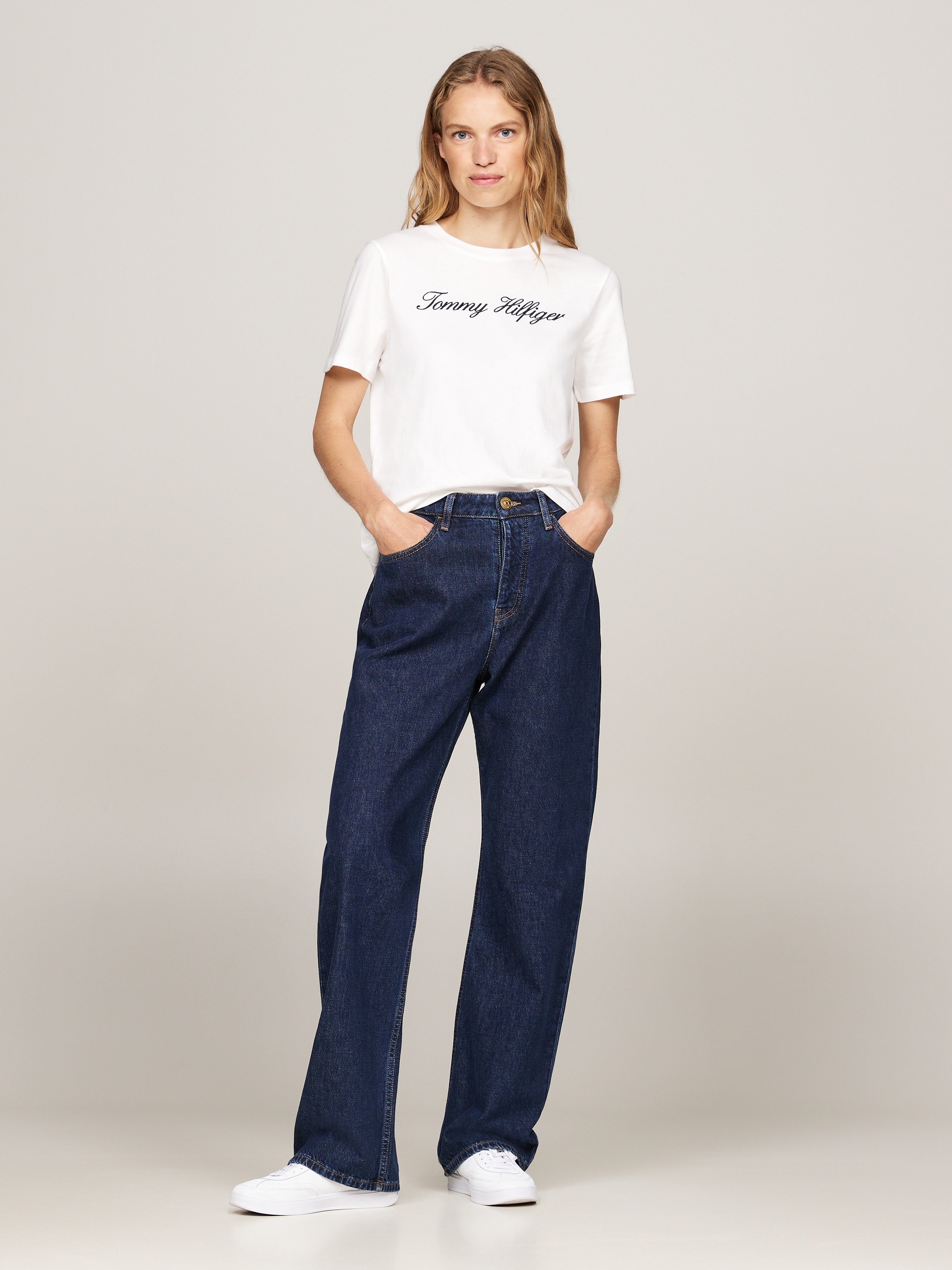 Tommy Hilfiger T-Shirt »NOS SCRIPT REGULAR C-NK SS«, Mit Rundhals und kontrastfarbenem Druck