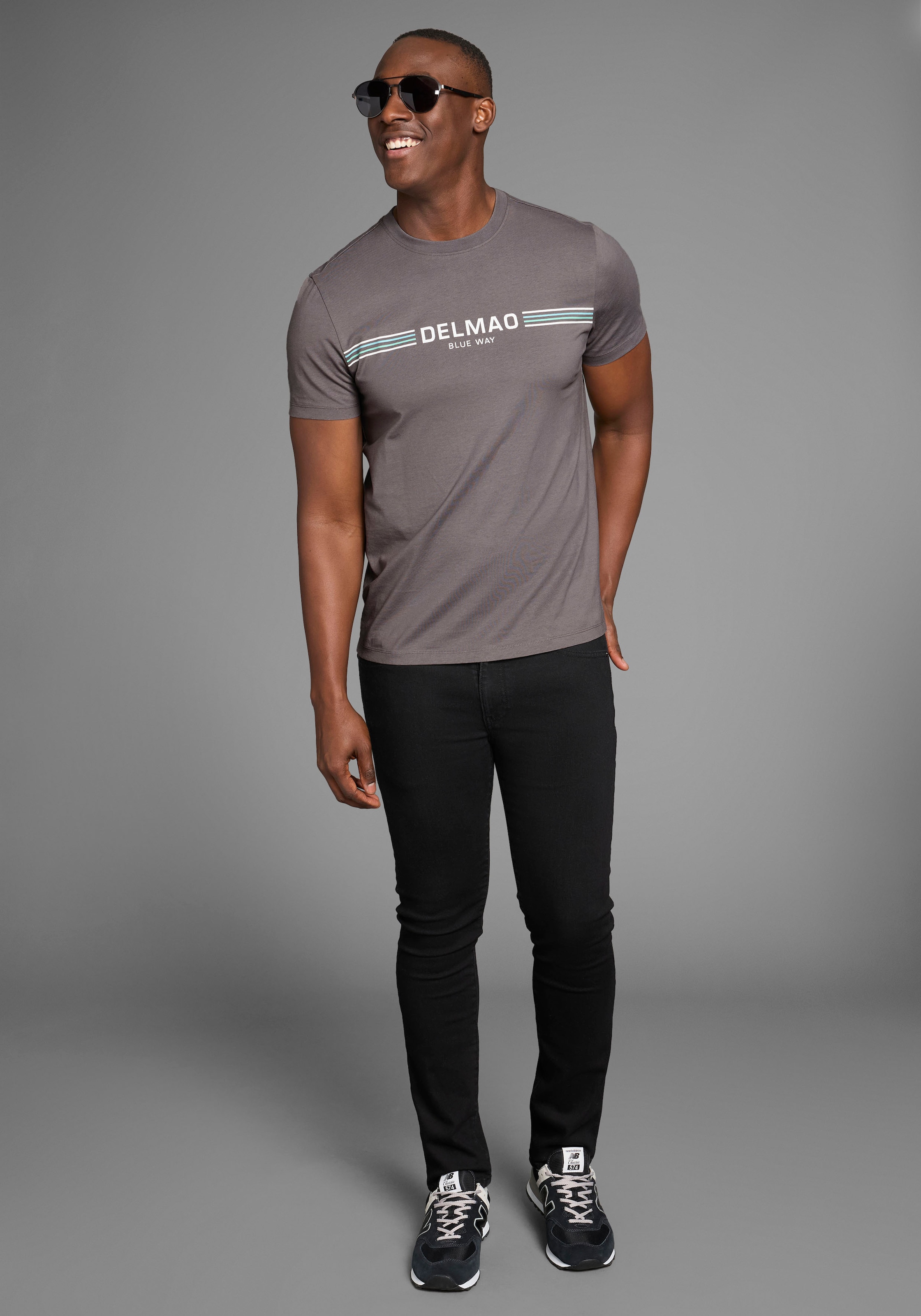 DELMAO T-Shirt, mit sportlich-maritimen Marken-Schriftzug