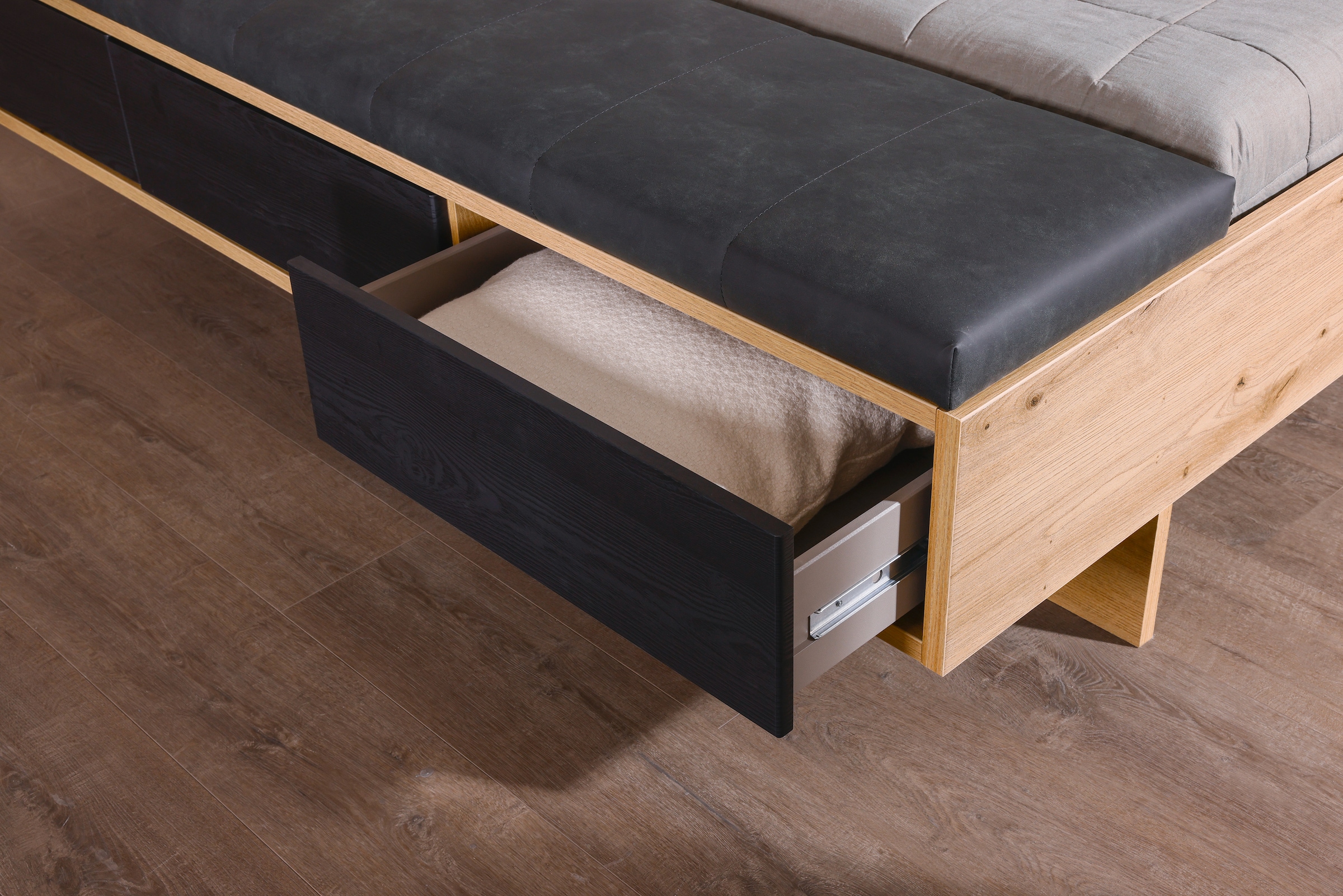 rauch Bettanlage »Bett Doppelbett Futonbett APOLLON«, (Set, 5 tlg., Bettbank mit 3 Schubladen Push-to-Open Funktion), 2 Hänge-Nachttische, Paneele mit Beleuchtung MADE IN GERMANY