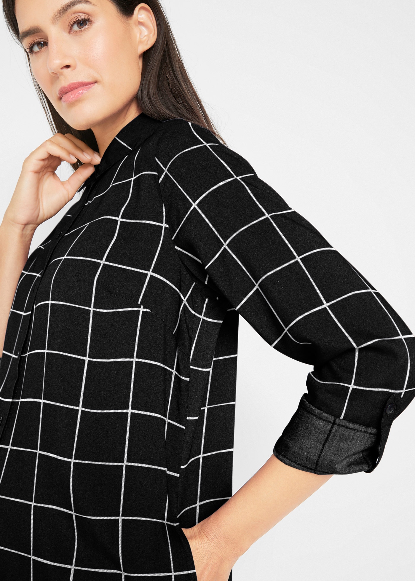 bonprix Longbluse »Karierte Longbluse mit Taschen« figurumspielende Passform, mit Karomuster, aus Viskose