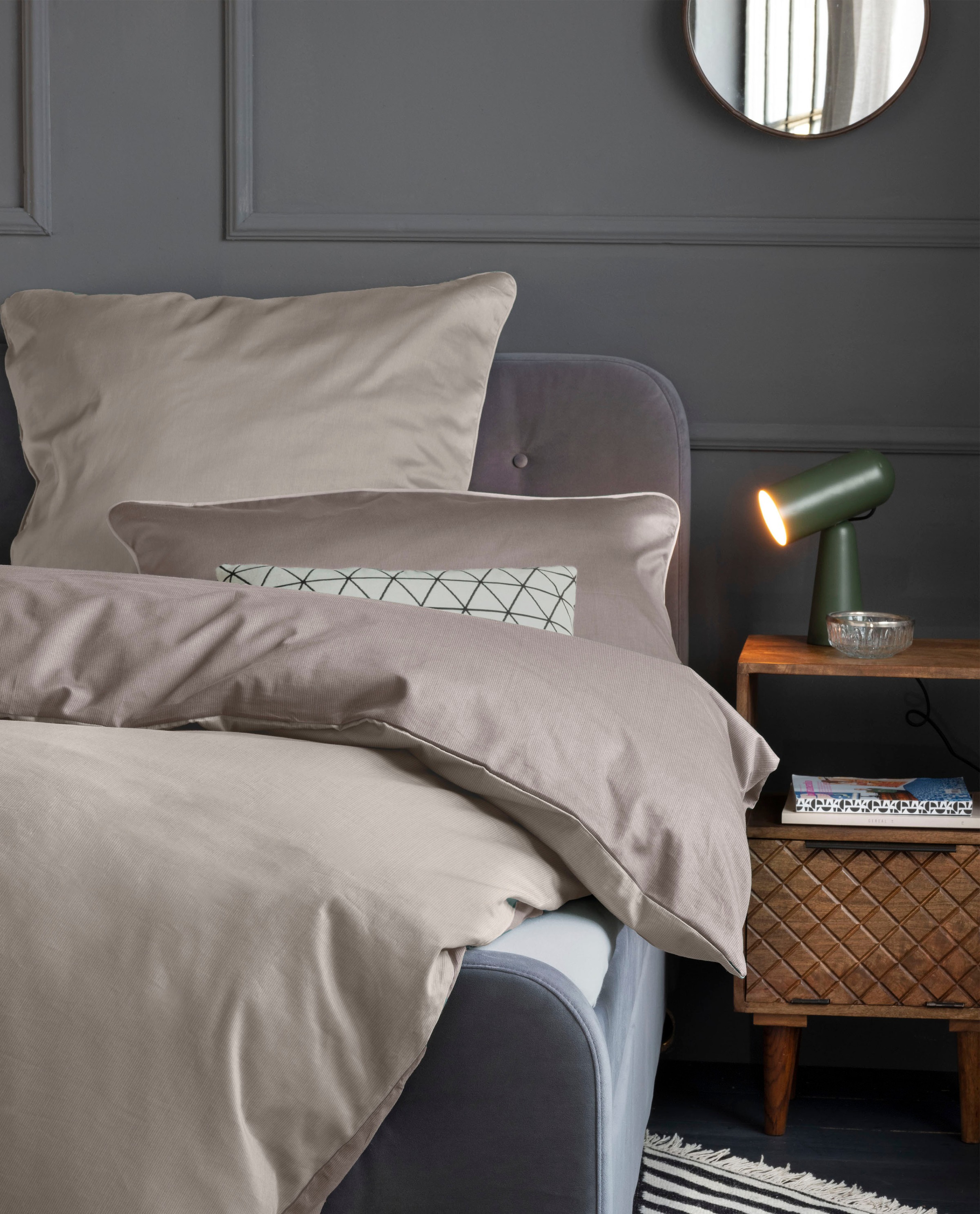 TOM TAILOR Wendebettwäsche »Lisa«, zarte Streifen in Uni-Optik, feiner Glanz, aus 100% Baumwolle, in Mako Satin Qualität, Bett- und Kopfkissenbezug mit Reißverschluss, pflegeleicht, easy care Ausrüstung, STANDARD 100 by OEKO-TEX® zertifiziert