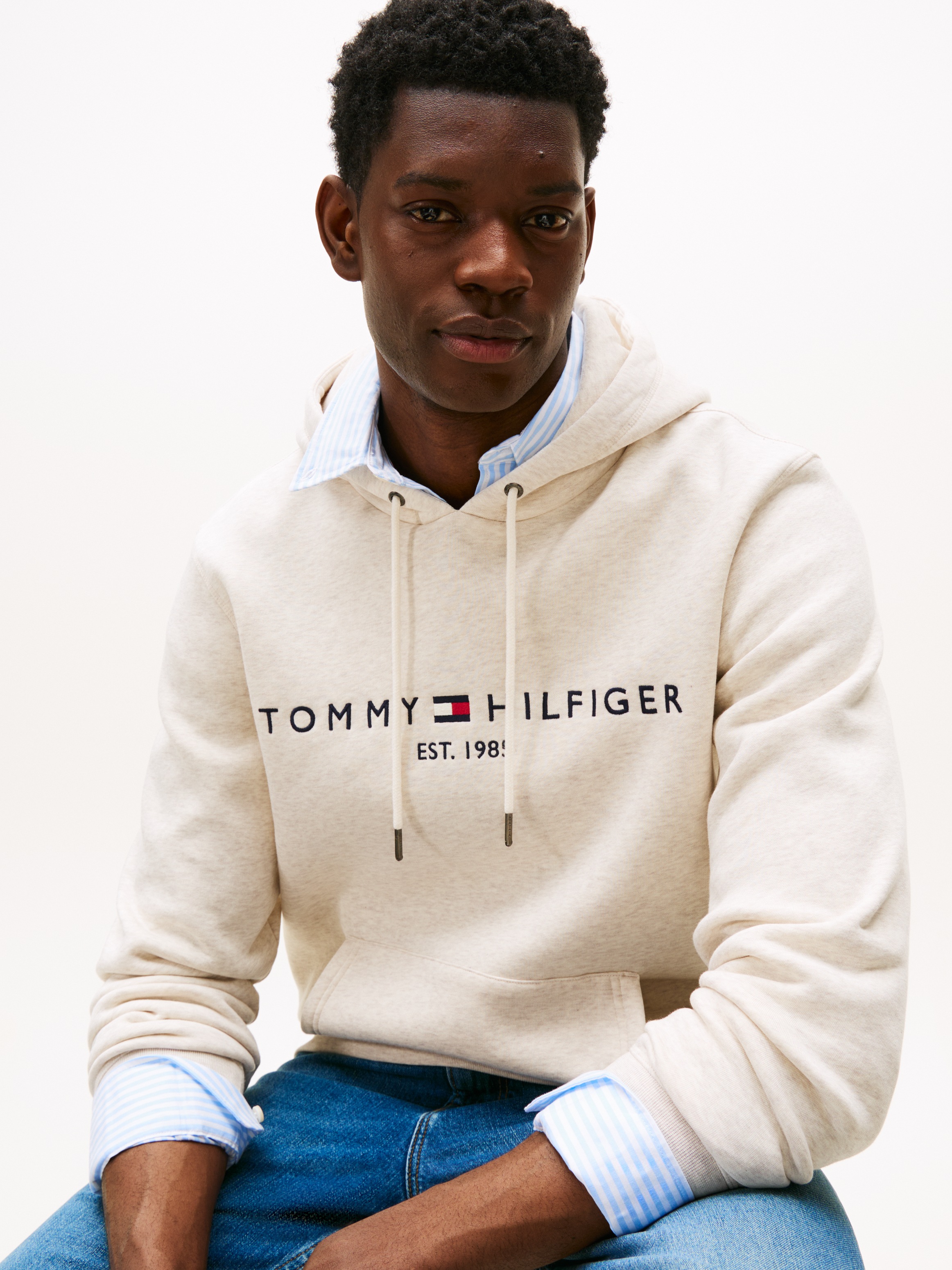 Tommy Hilfiger Kapuzensweatshirt »TOMMY LOGO HOODY mit Kapuze und Kängurutasche«, unifarben, casual, regular fit, Baumwollmix, Kapuze