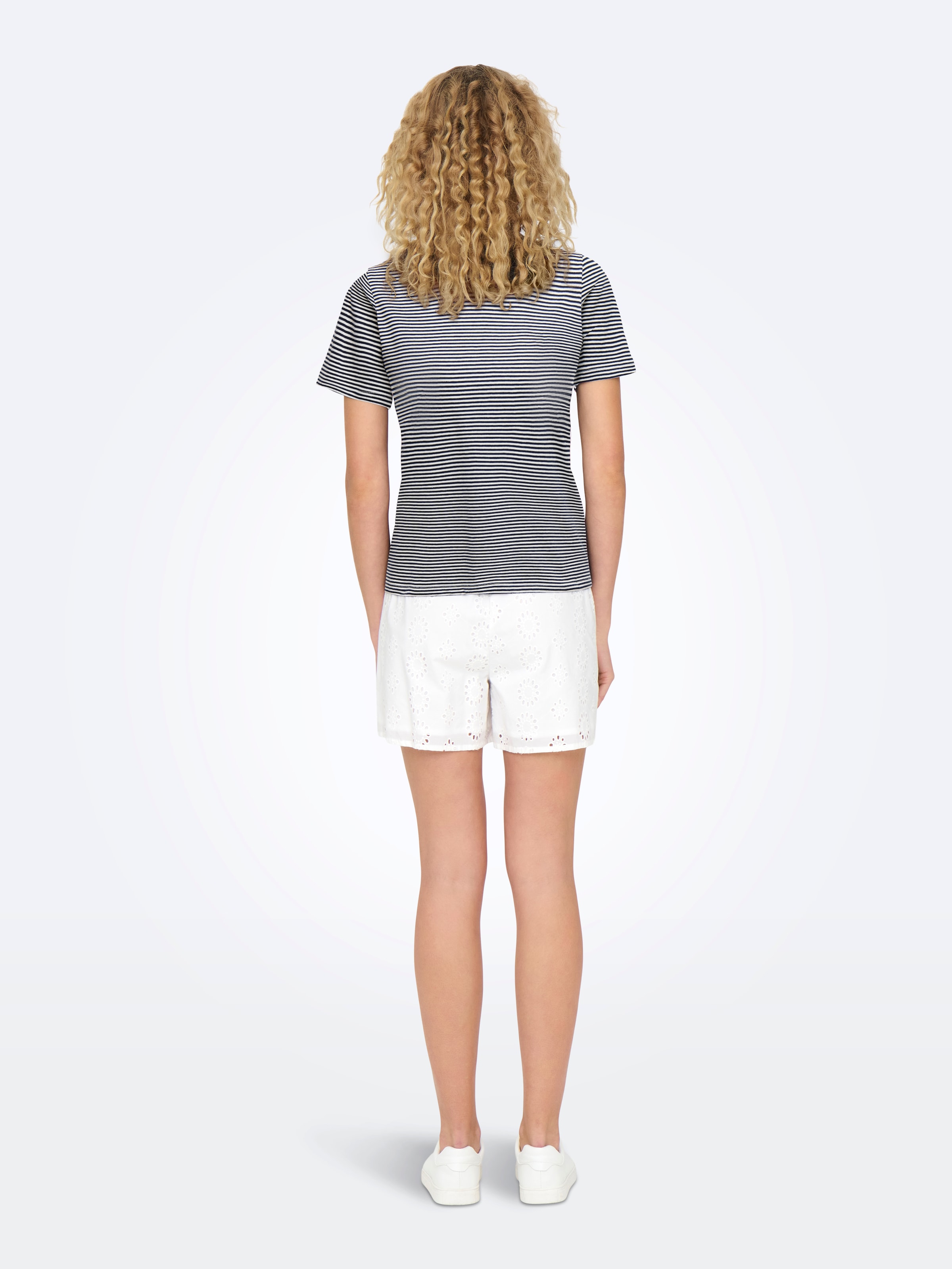 JDY Kurzarmshirt »JDYPISA S/S PRINT TOP JRS NOOS«, mit Herz Stickerei