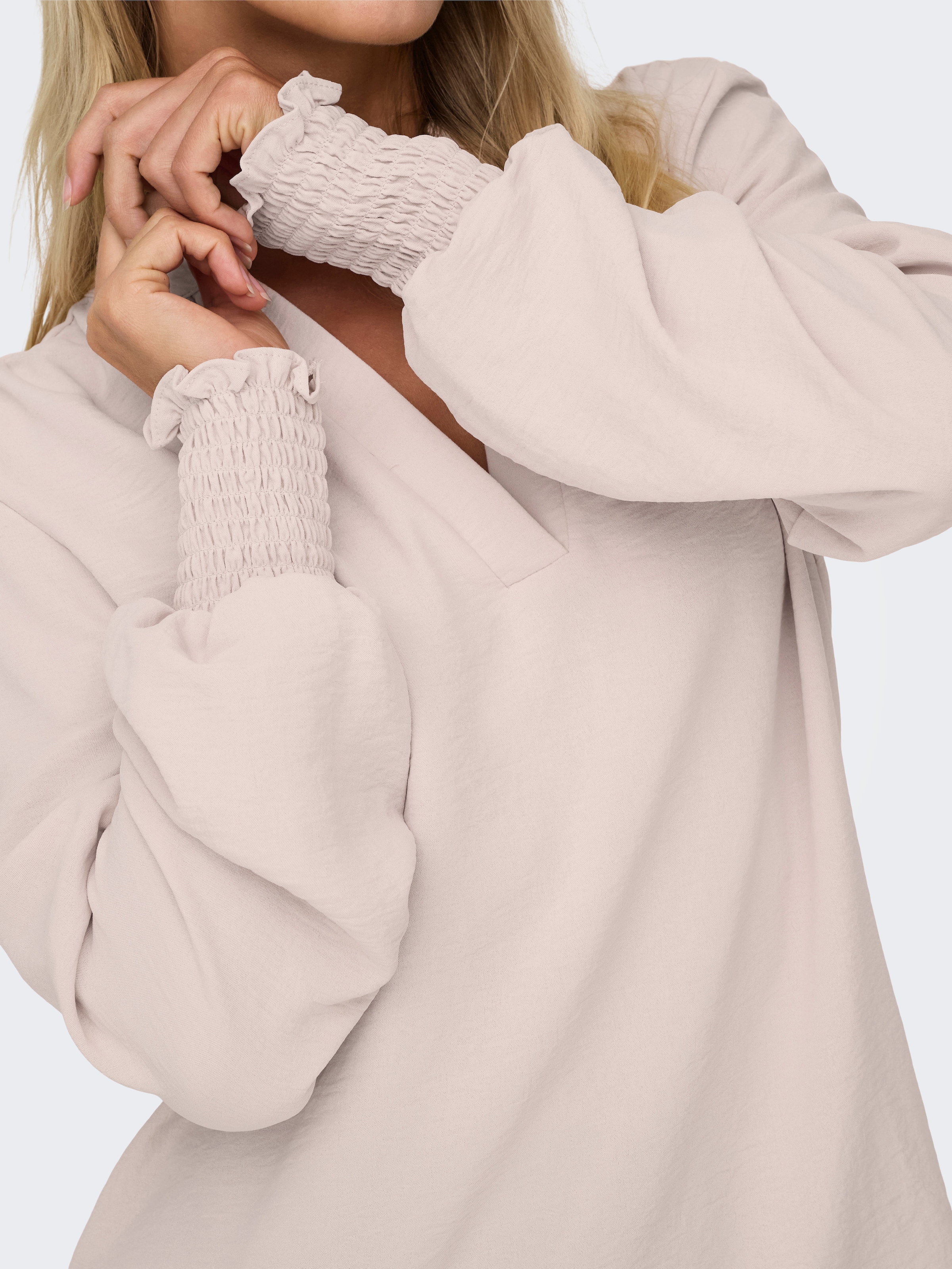 ONLY Blusenshirt »ONLMETTE V-NECK LS SMOCK TOP NOOS WVN«