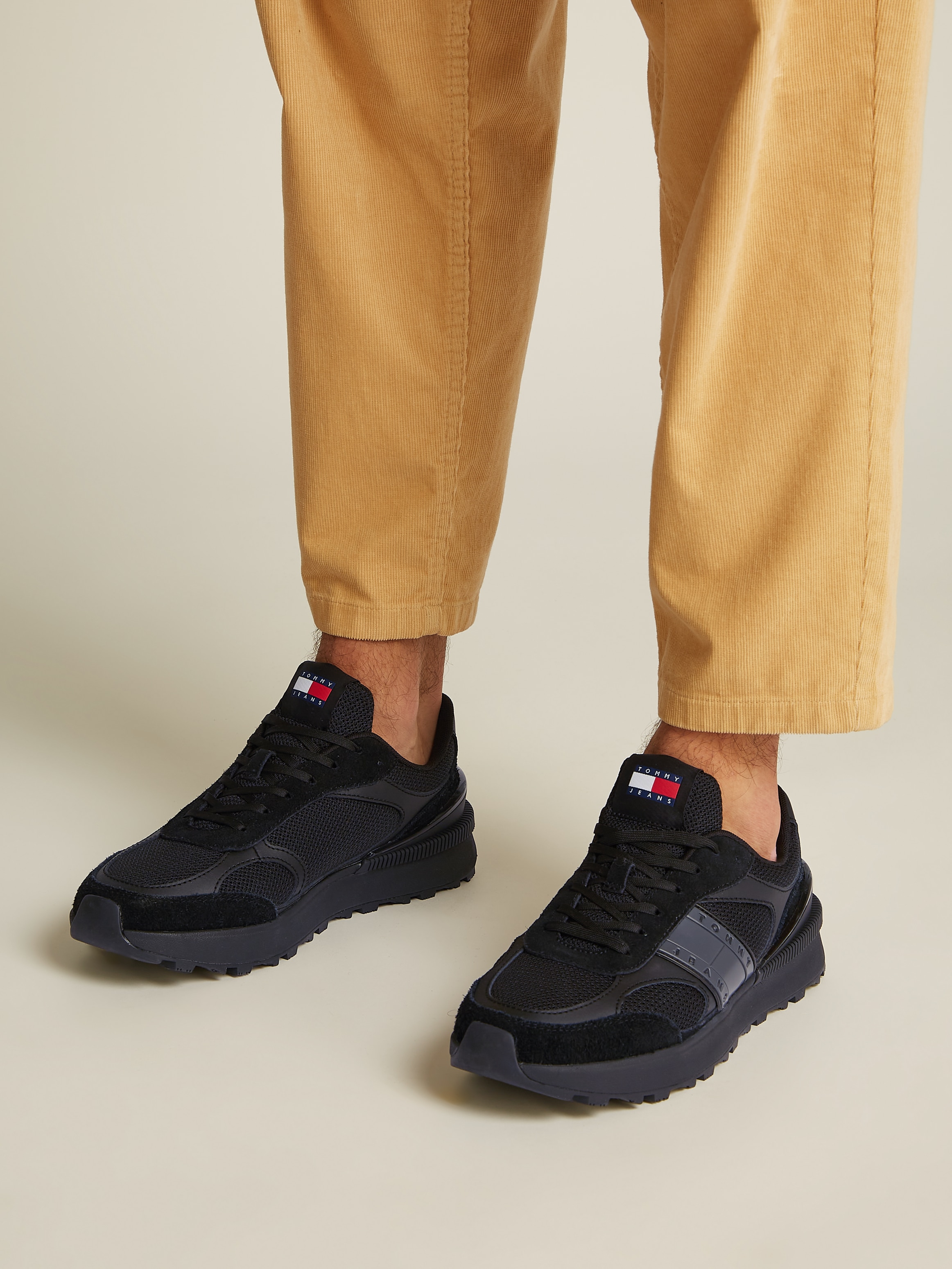 Tommy Jeans Sneaker »TJM TECHNICAL RUNNER ESS«, Freizeitschuh, Halbschuh, Schnürschuh mit gepolstertem Schaftrand
