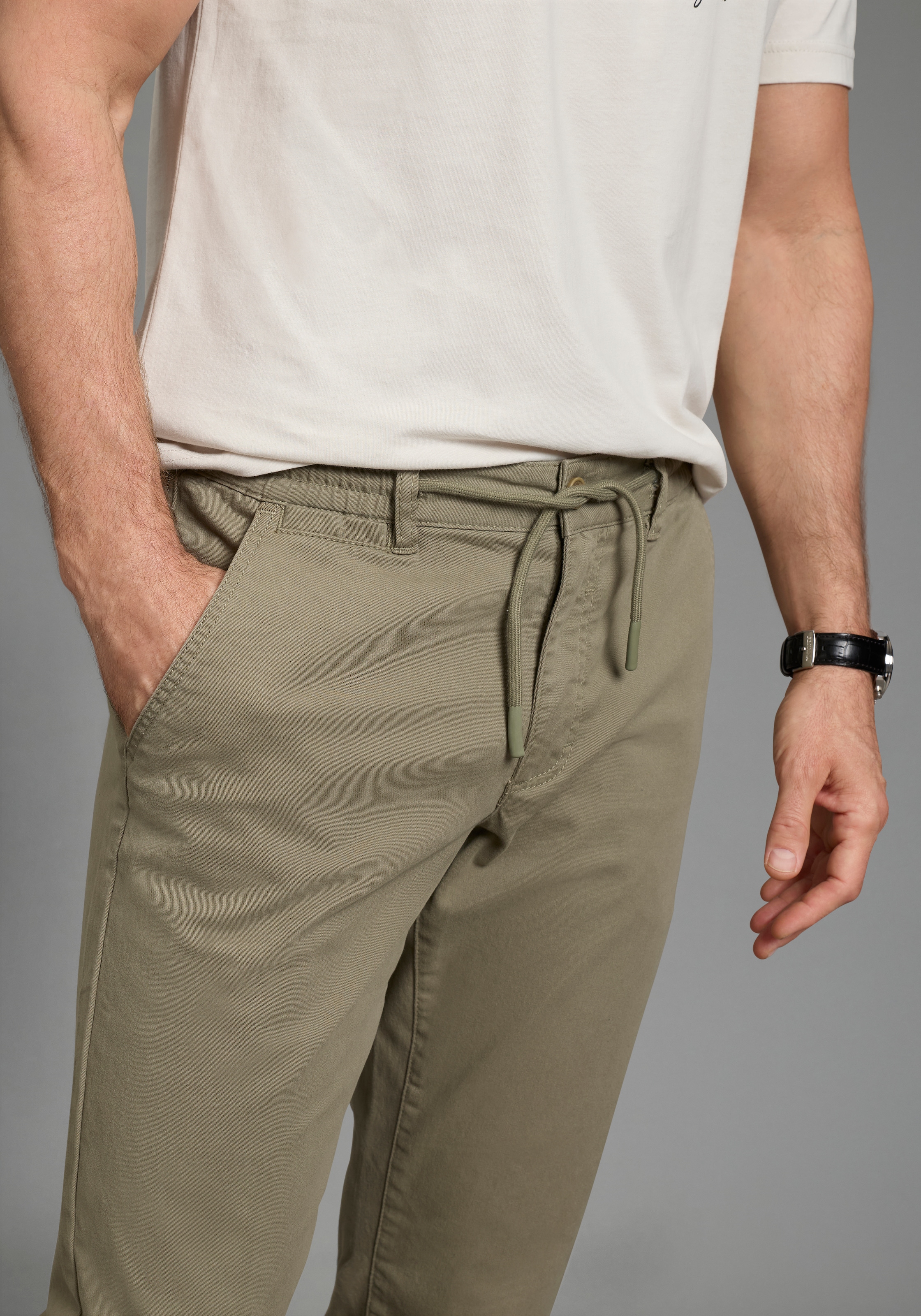 Man's World Dehnbund-Hose »Dehnbund Chino«  gerade geschnitten, mit Eingrifftaschen und Gesäßtaschen, unifarben