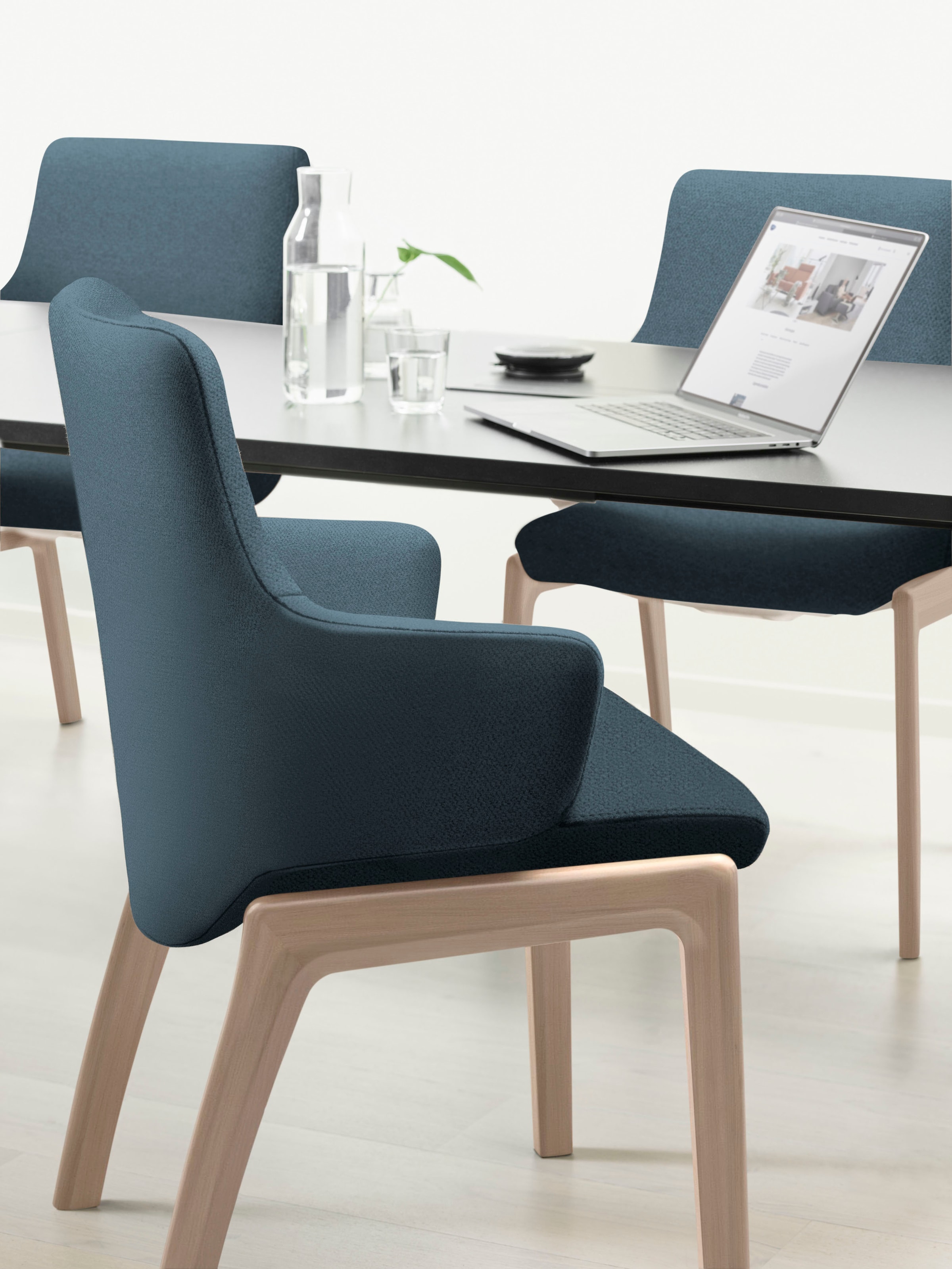 Stressless® Polsterstuhl »Laurel«, ROHLEDER Stoff Q2 FARON, Low Back mit Armlehne, Größe L, abgerundete Beine in Eiche gekalkt