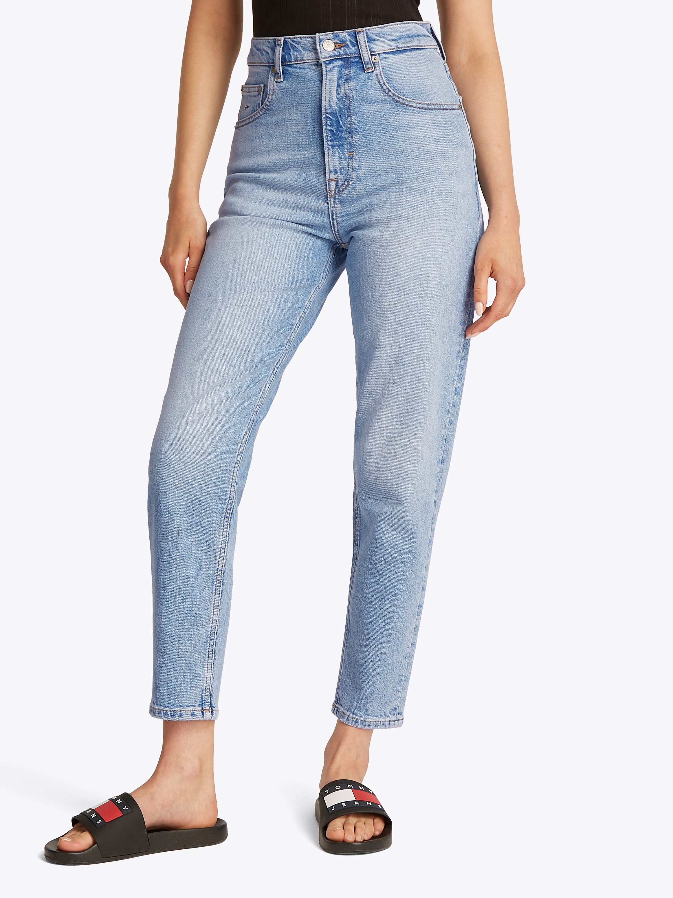 Tommy Jeans Mom-Jeans »MOM JEAN UH TPR«, mit Logo-Stickereien, in knöchelfreier Länge