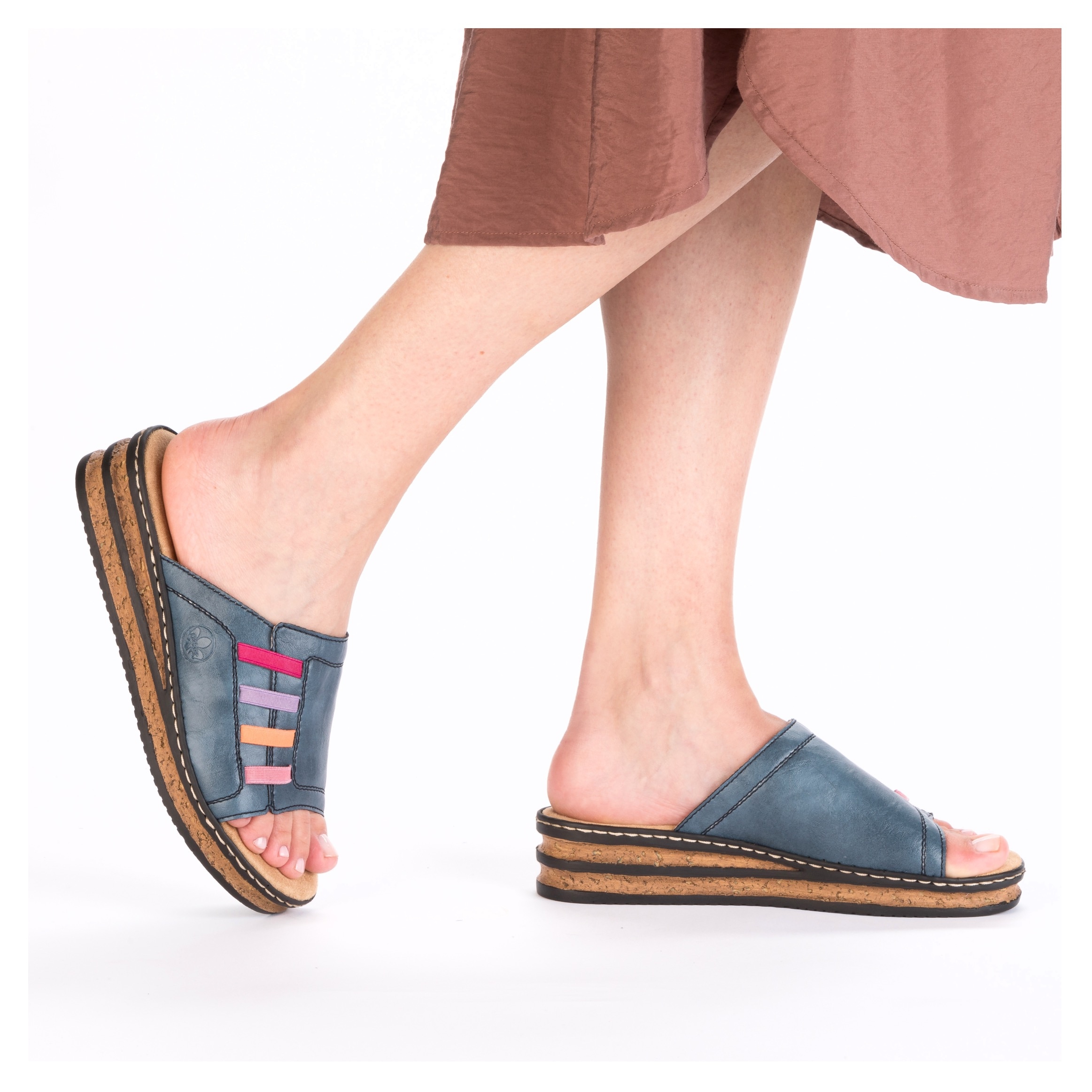 Rieker Keilpantolette, Sommerschuh, Hausschuh, Pantolette mit bequemem Keilabsatz