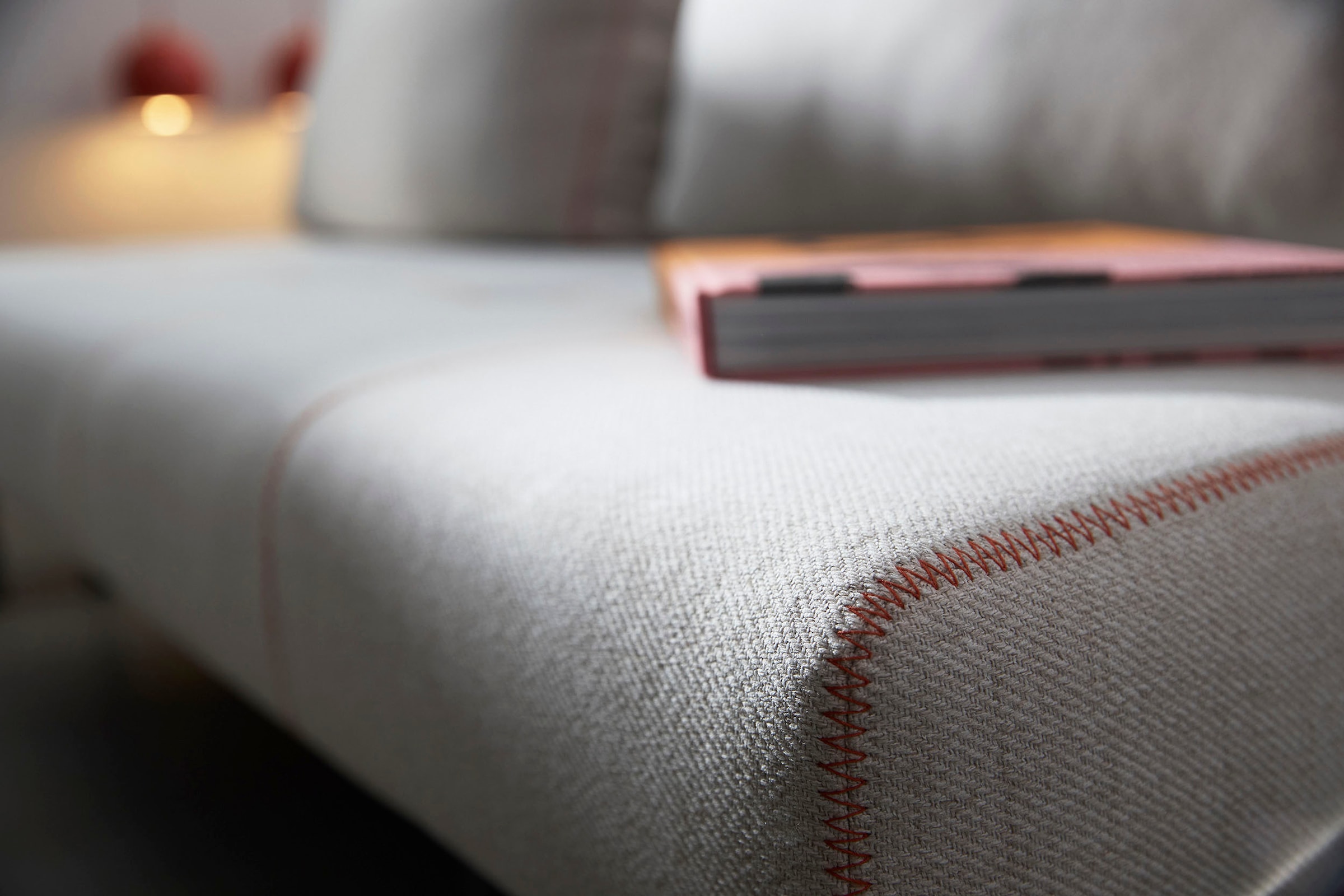 INNOVATION LIVING ™ 3-Sitzer »SIGGA X Schlafsofa mit hohen Sitz- und Liegekomfort«, Dekorative Kontrastnähte, detailreiches Design