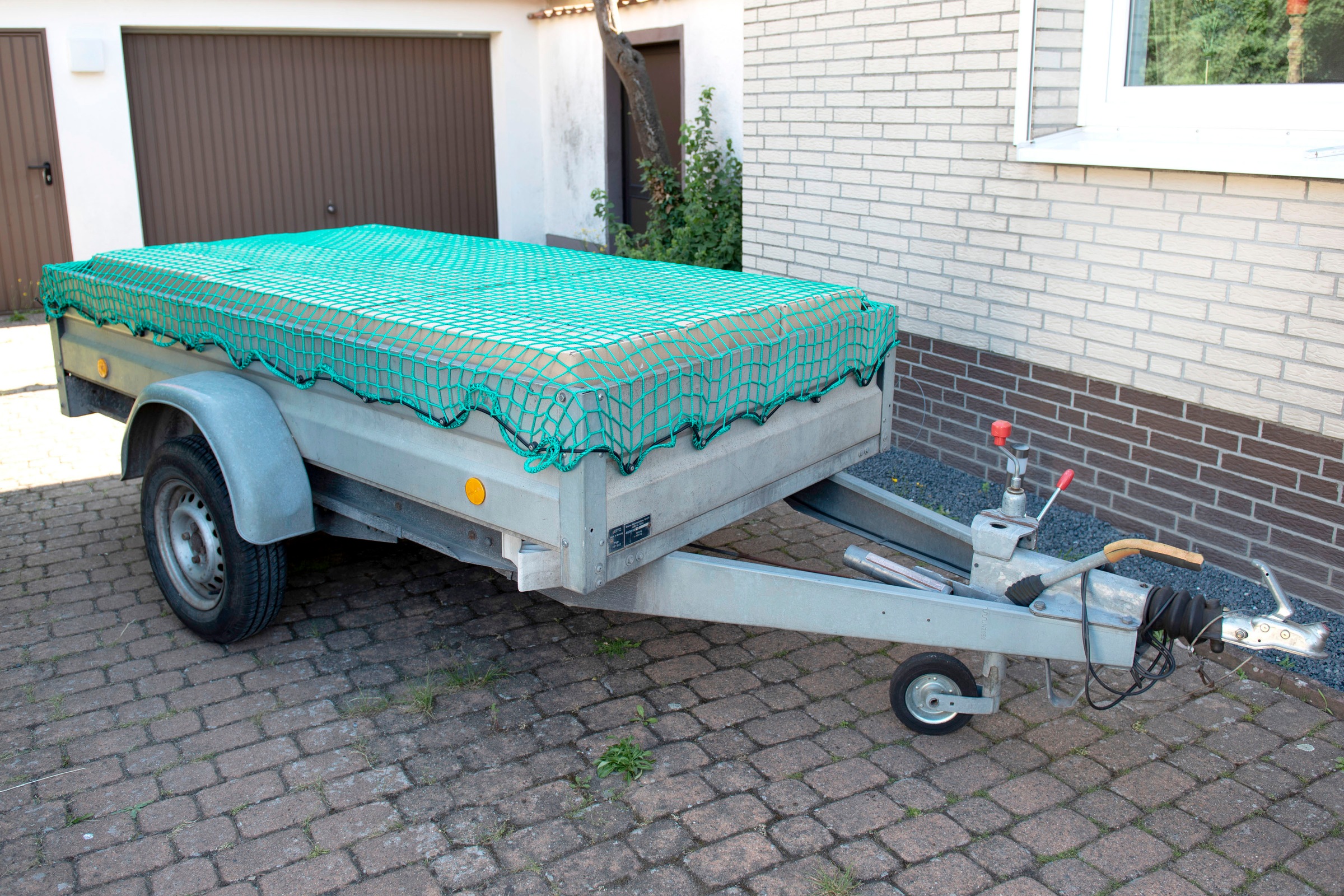 2. Bild von Connex Anhängernetz »grün - 45 x 45 mm Maschenweite - 3 mm Stärke - Inklusive Elastikseil«, Robustes Gewebe - Witterungs- & UV-Beständig