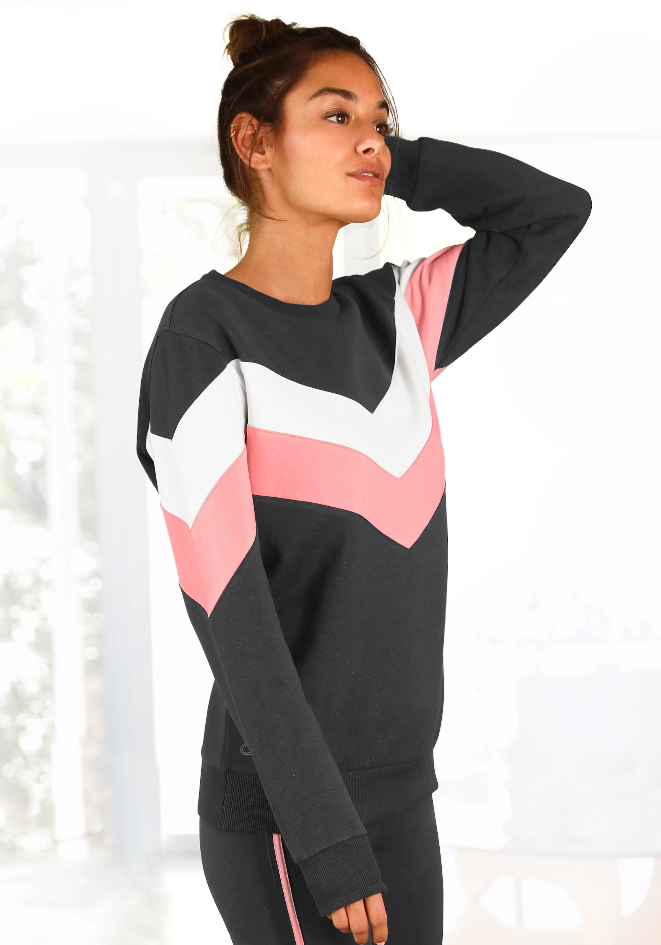 H.I.S Sweatshirt, mit Kontraststreifen an Vorderseite und Ärmeln, Loungeanzug