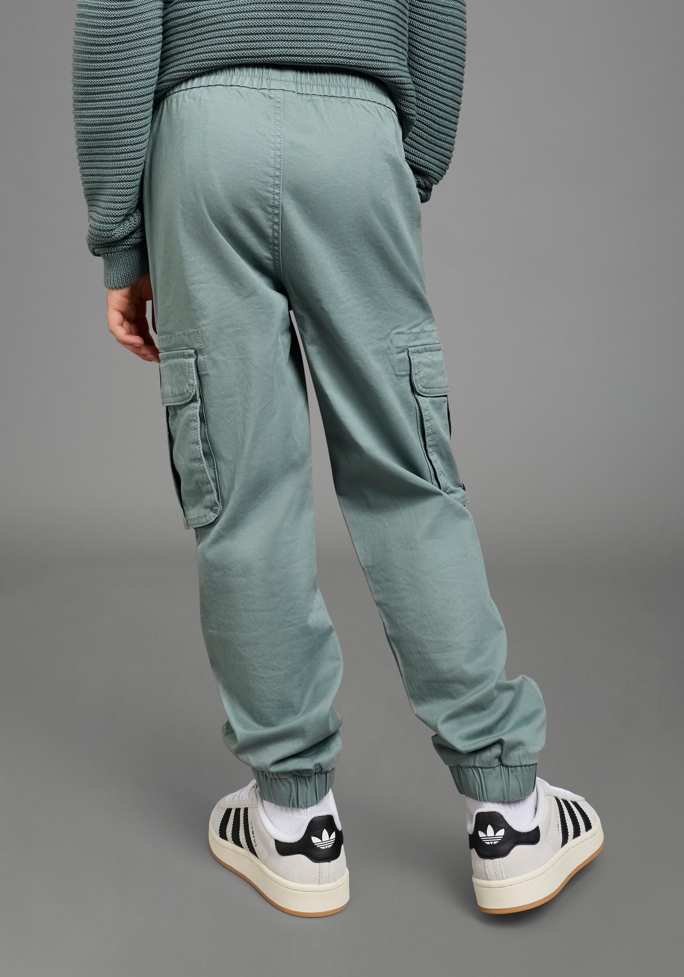 Bruno Banani Cargohose »Cargohose mit BRUNO BANANI Badge«  Cargo-Twillhose, gerade Passform, Basic-Stil, elastische Webware