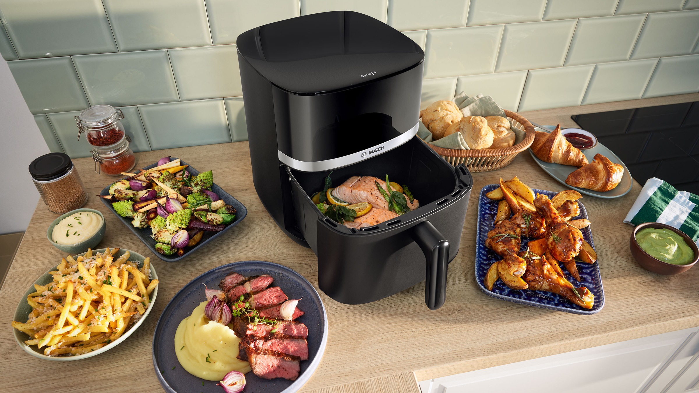 BOSCH Heißluftfritteuse »Air Fryer Serie 4, MAF462B0, 6,1l, 2 Heizelemente, 7 Programme«, Auftaufunktion, Korb/Gitter spülm.geeignet, schwarz