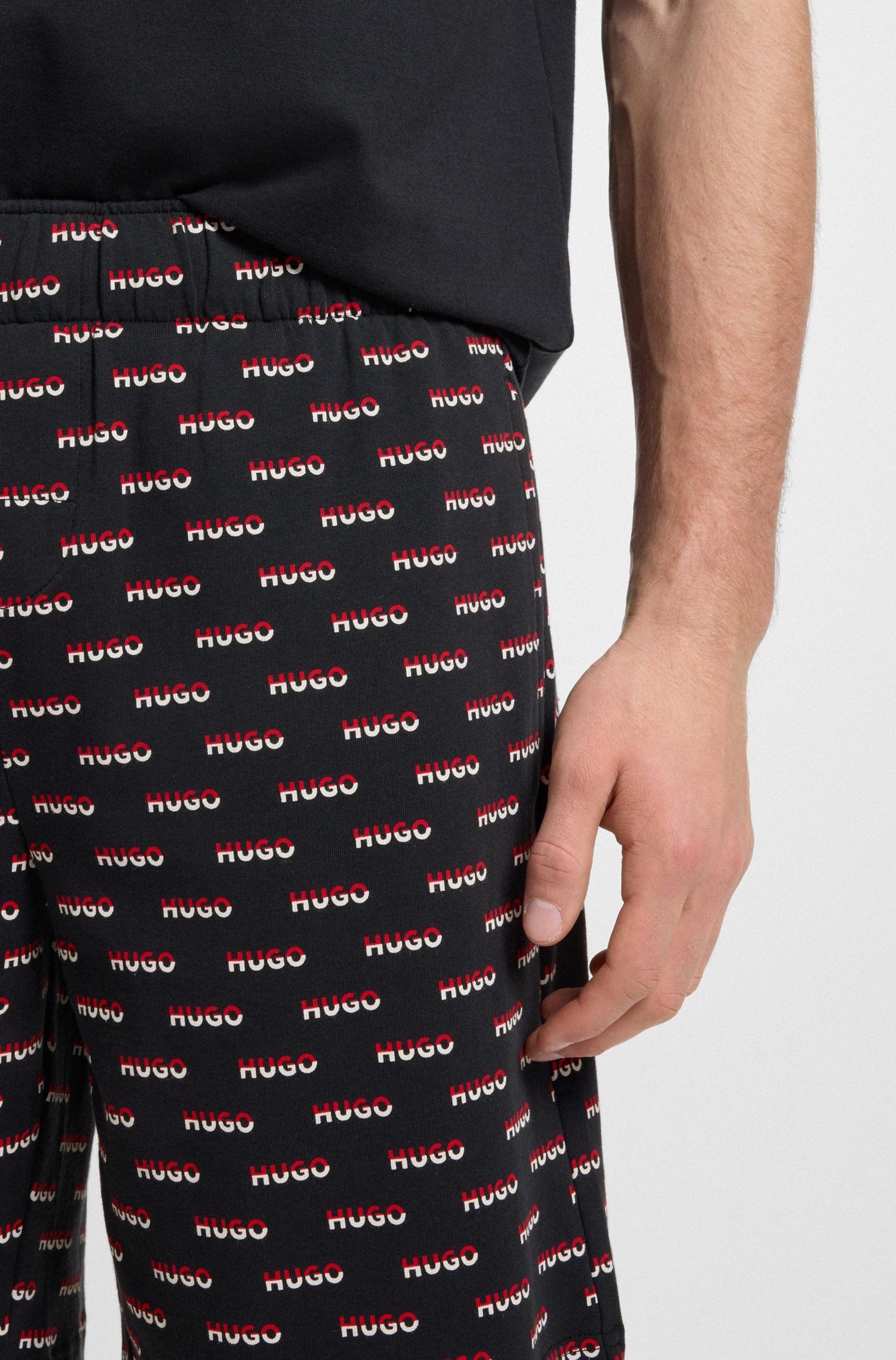 HUGO Underwear Pyjamashorts »SPLIT LOGO«, zweifarbige Logo's allover, elasticher Bund
