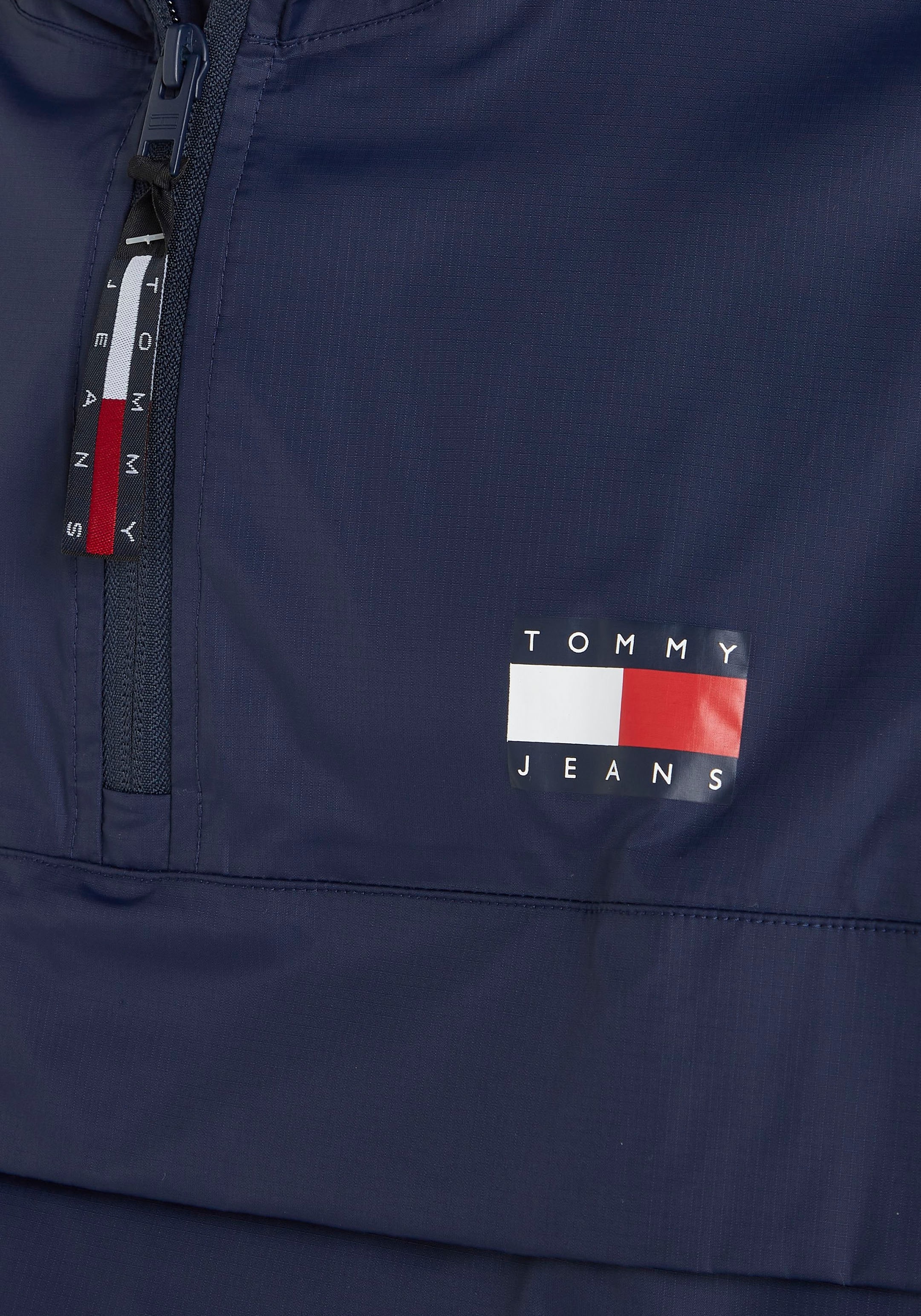 Tommy Jeans Windbreaker »TJM PCKABLE TECH CHICAGO POPOVER«, mit Kapuze, mit kontrastfarbenen Details