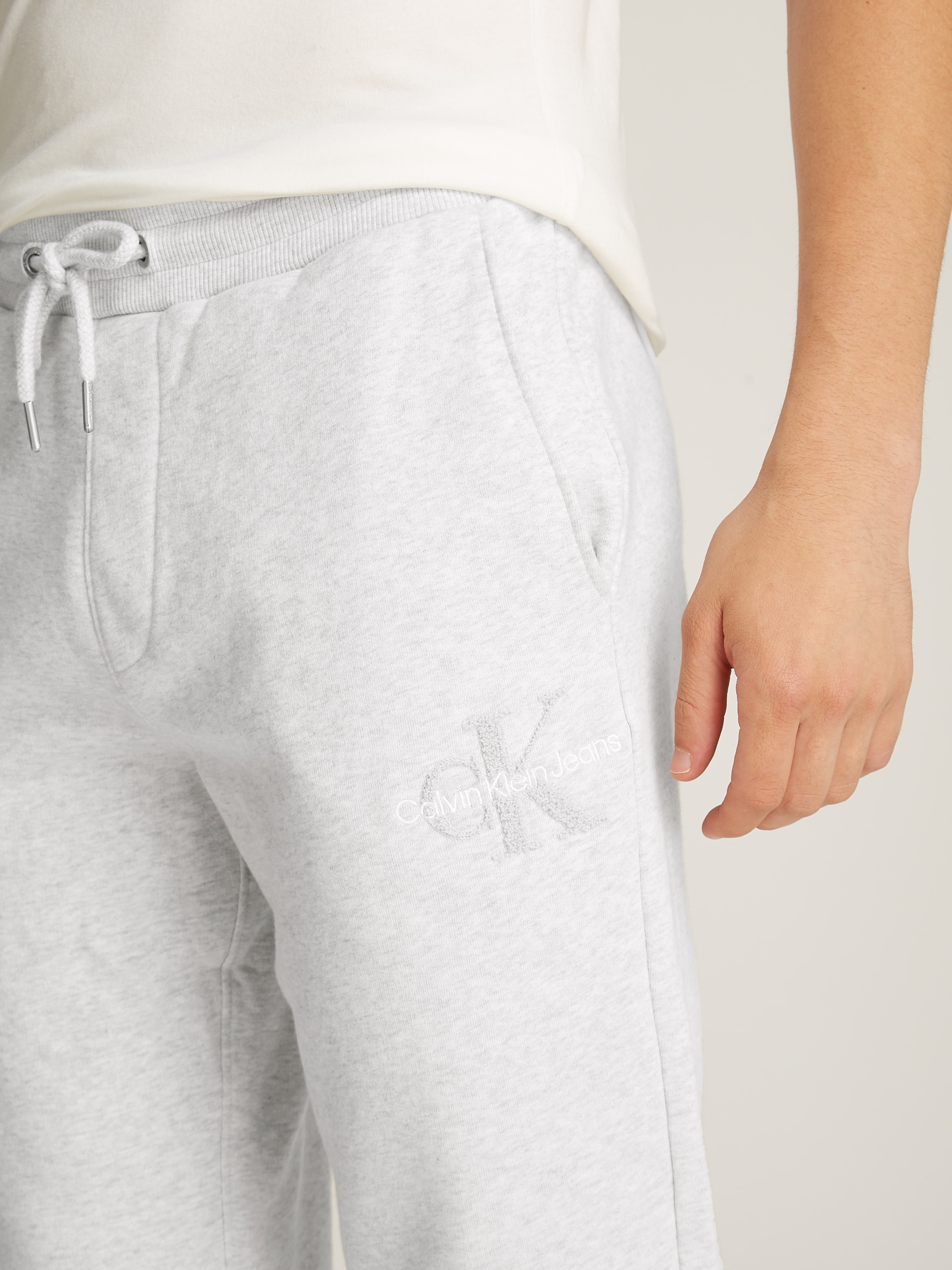Calvin Klein Jeans Jogginghose »CHENILLE MONOLOGO SWEATPANT«, mit Logostickerei