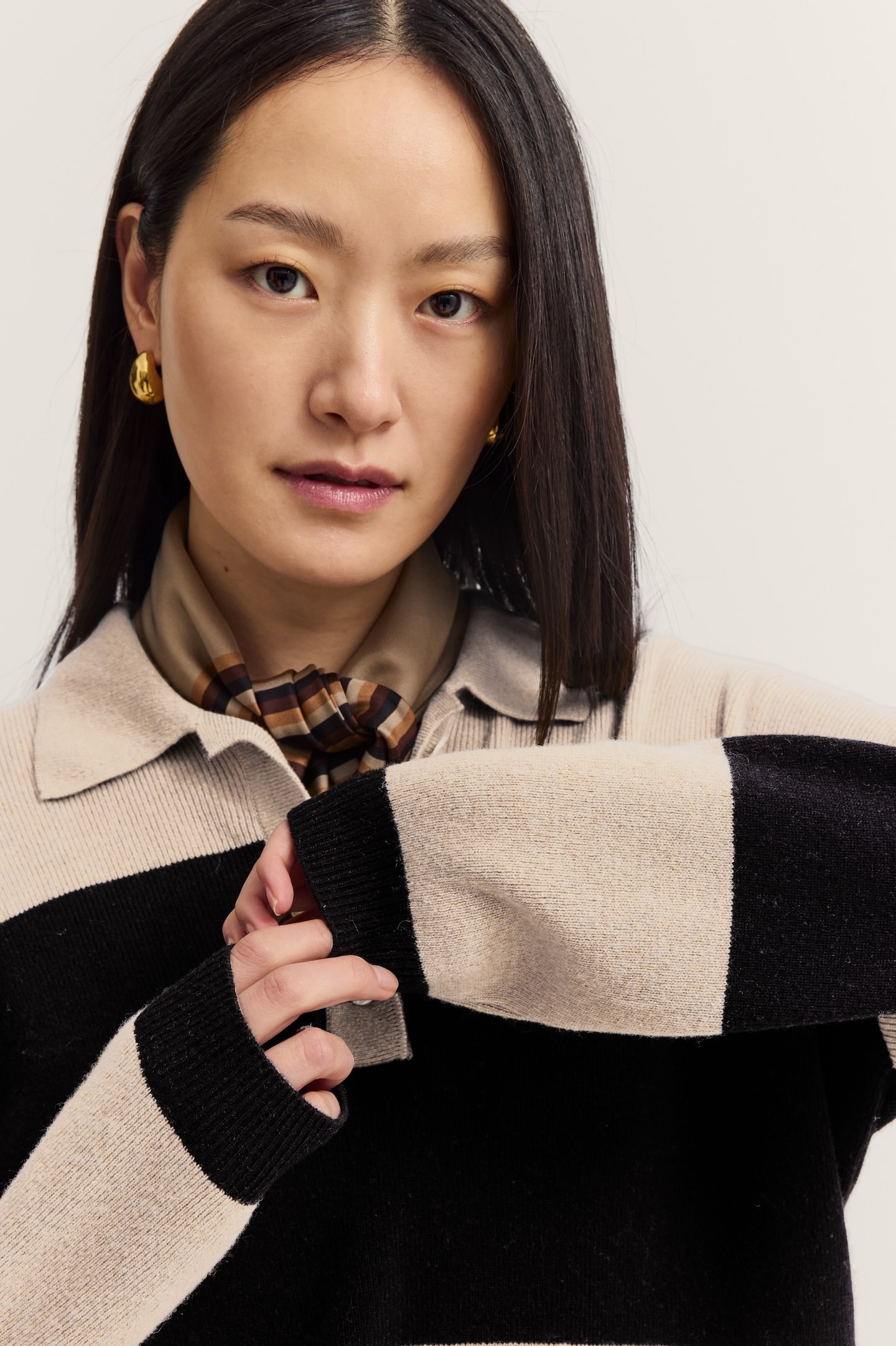 bugatti Polokragenpullover »gestreift« aus einem Kaschmir-Mix mit Knopfleiste