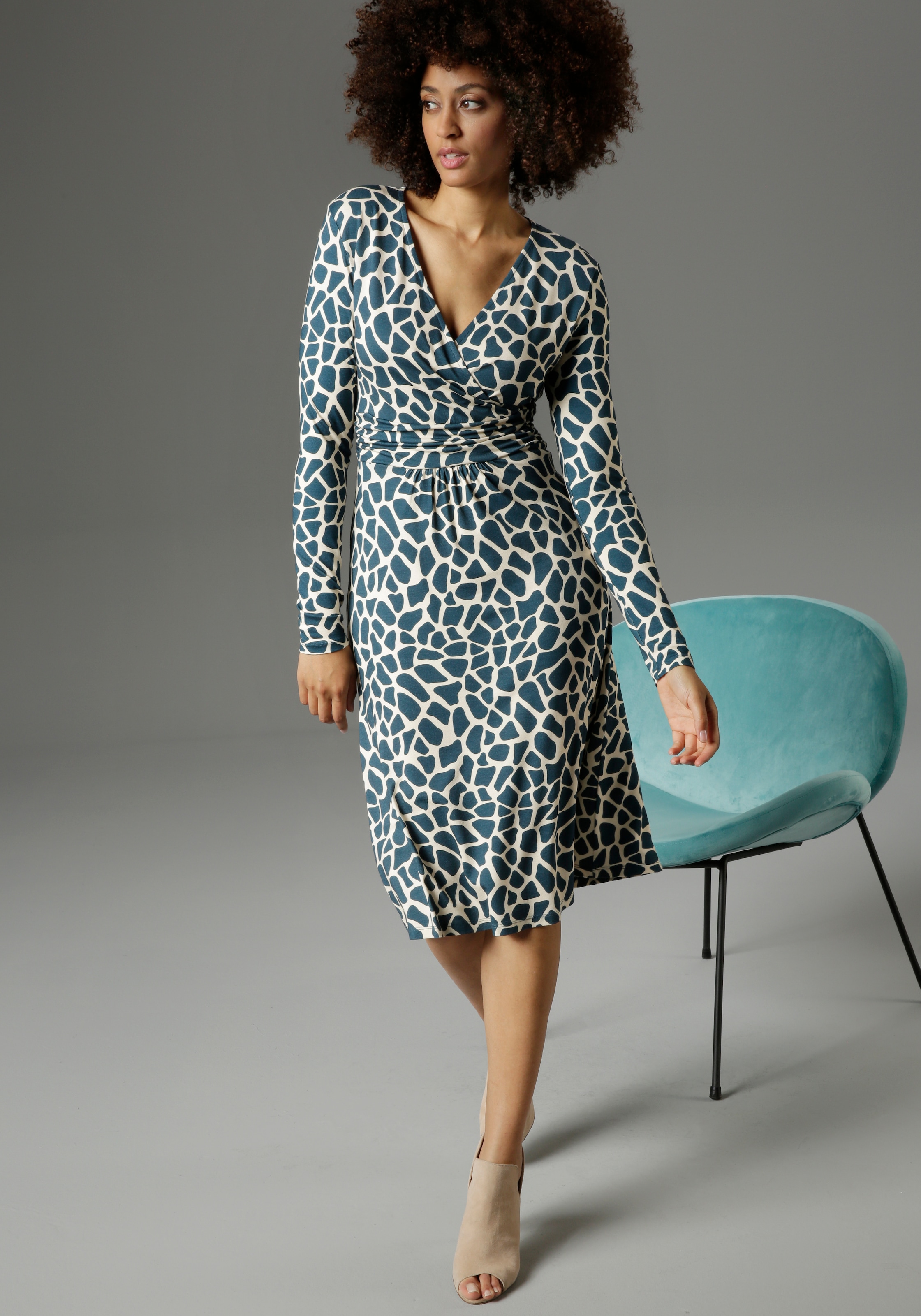 Aniston SELECTED Jerseykleid, im farbigen animal-print bequem kaufen