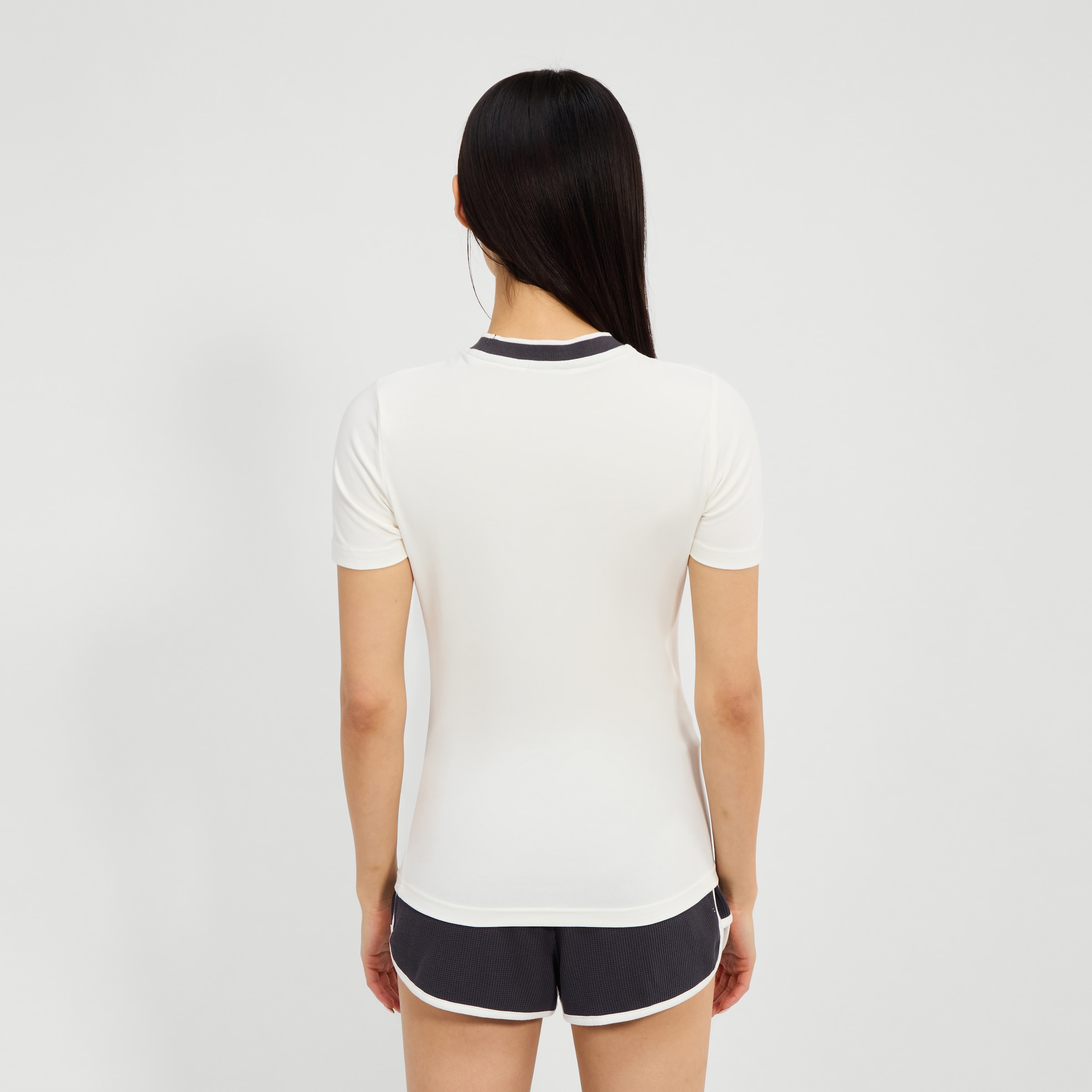 Ellesse T-Shirt »LAUTER TEE« mit Rundhalsausschnitt, Kurzarm, aus Baumwolle und Elasthan