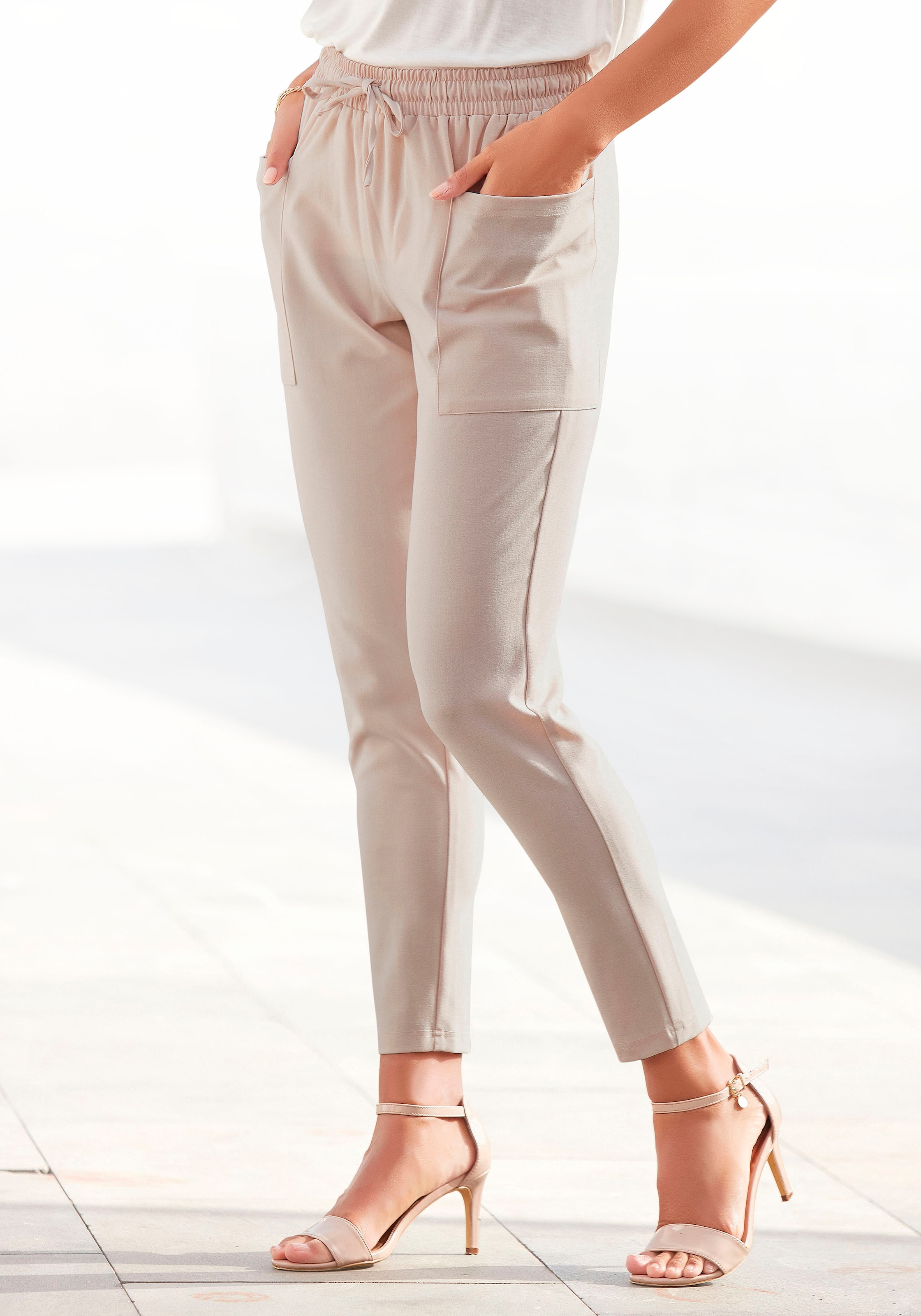 LASCANA Schlupfhose, mit aufgesetzten Taschen am Bein, Jerseyhose, sportlich-elegant