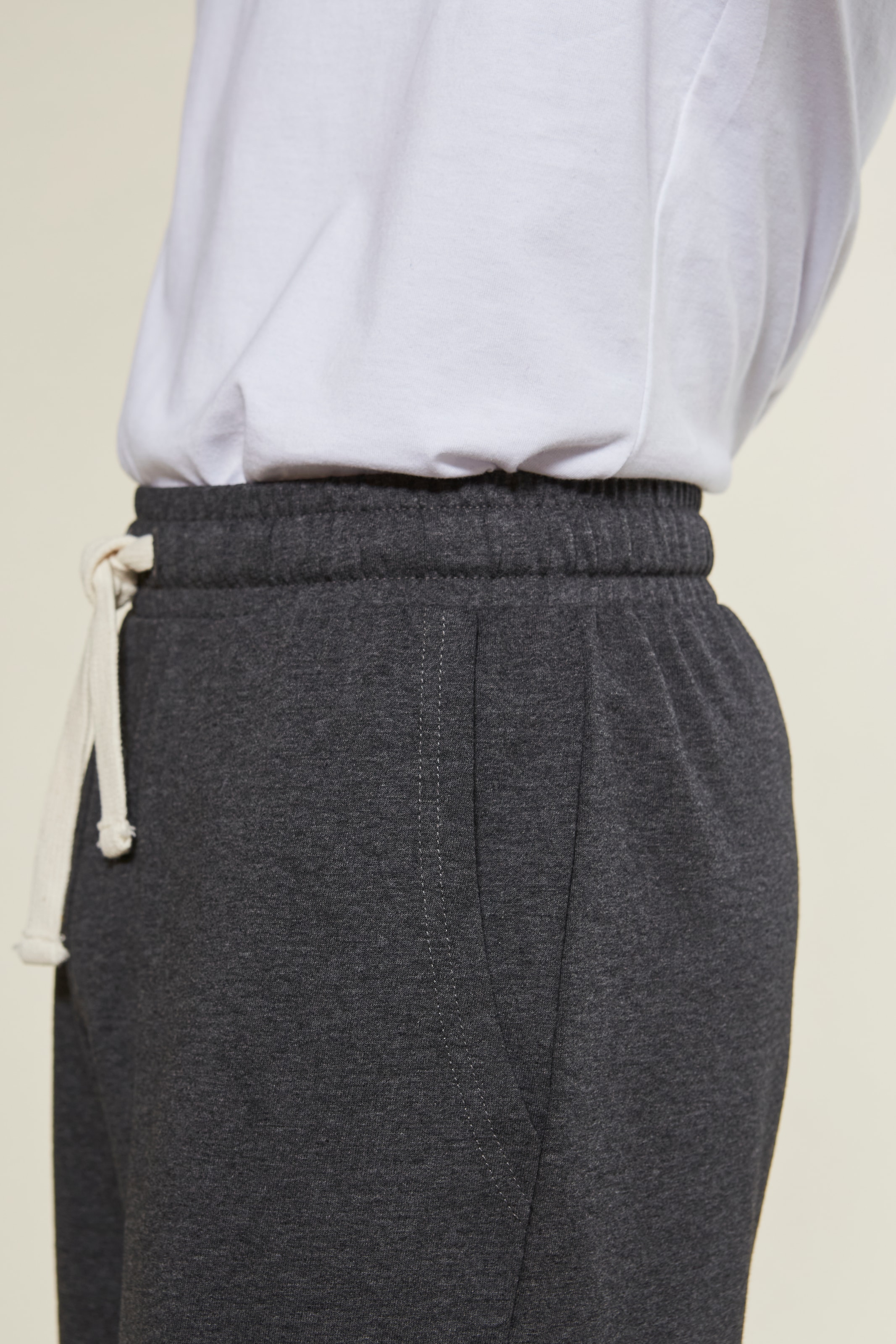 KangaROOS Sweatshorts, seitliche Taschen, kontrast Bänder