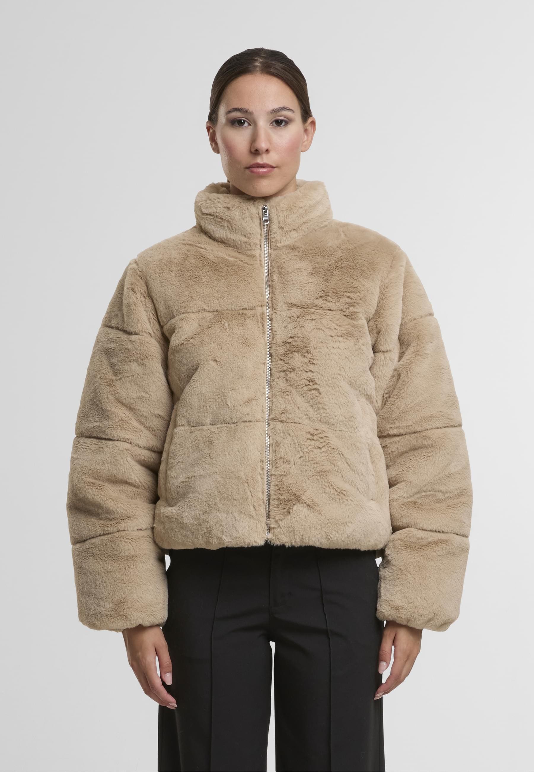 URBAN CLASSICS Winterjacke »Urban Classics Ladies Short Faux Fur Puffer Jacket« 1 Stk. tlg. ohne Kapuze