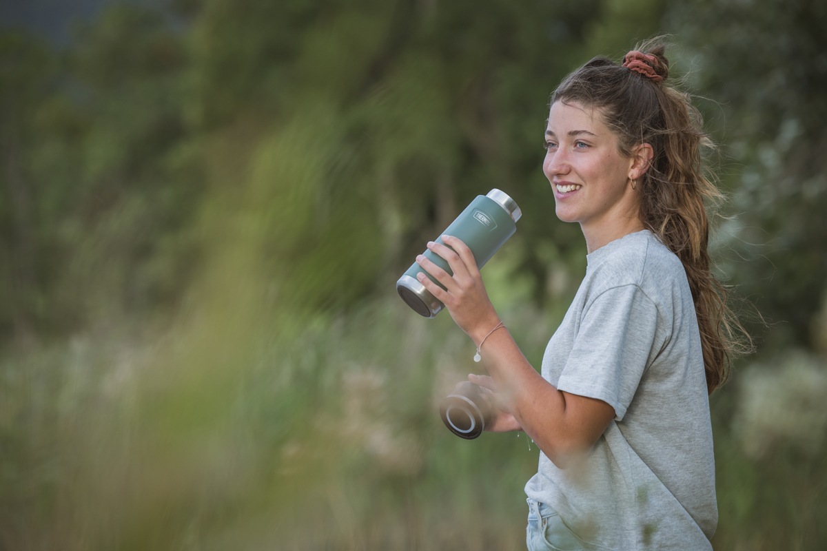 THERMOS Isolierflasche »ICON BEVERAGE BOTTLE, Edelstahlkörper, spülmaschinenfest« 0,71l, 18h heiß & 24h kalt, extra große Öffnung, absolut dicht