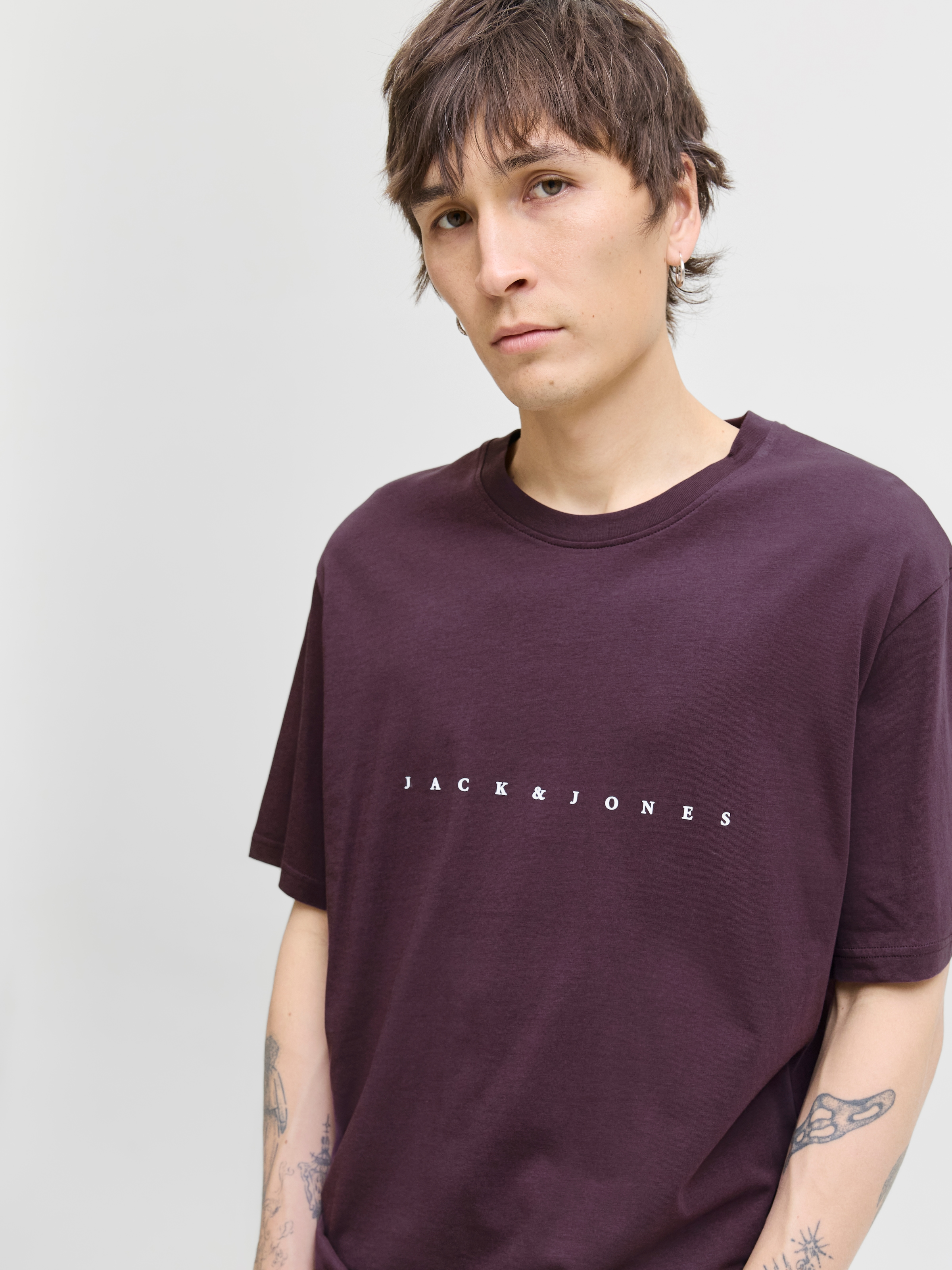 Jack & Jones Rundhalsshirt »JJESTAR JJ TEE SS NOOS«, mit Logo Schriftzug