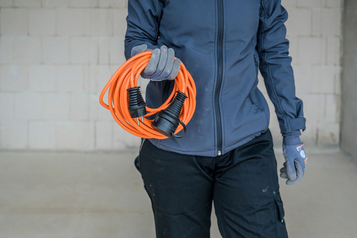 Brennenstuhl Verlängerungskabel »BREMAXX AT-N05V3V3-F 3G1,5 10m IP44« Typ F (Schuko) 1.000 cm