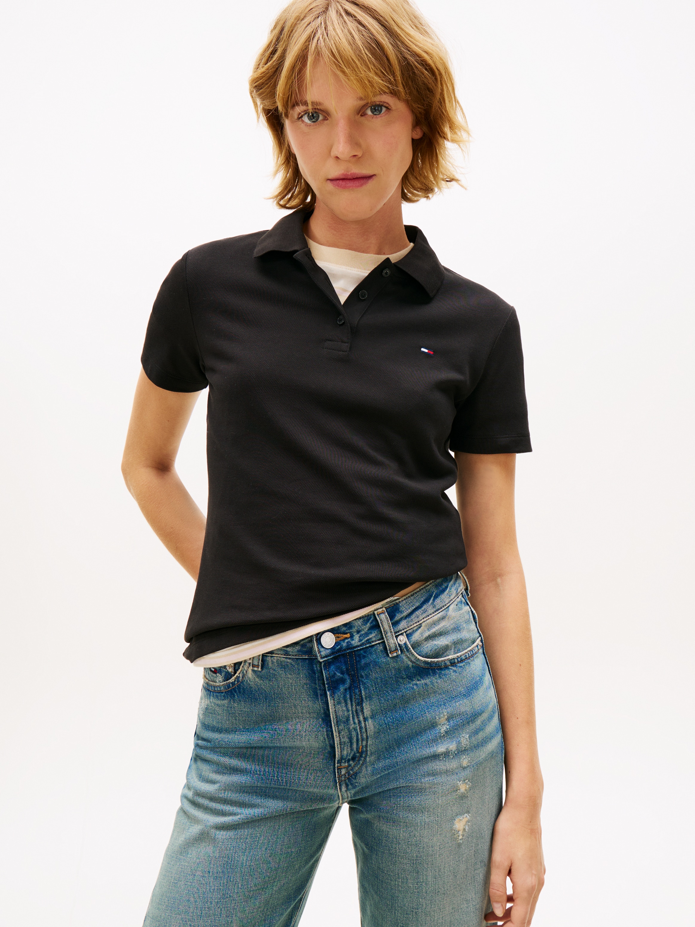 Tommy Jeans Poloshirt »TJW SLIM ESSENTIAL POLO SHORT SLEEVE« mit Logostickerei, Piqué
