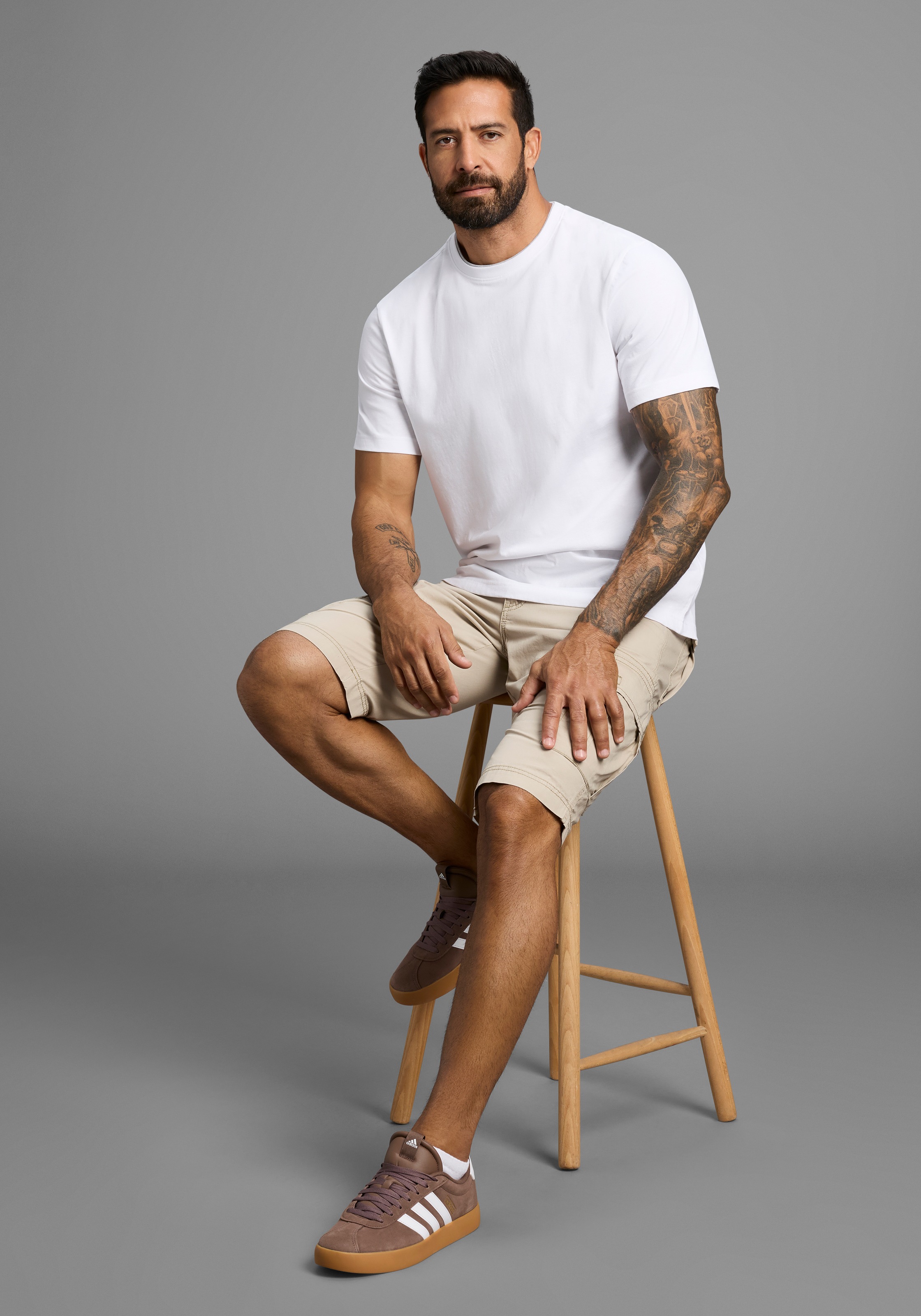Man's World Rundhalsshirt »Neue Kollektion!«, (2-er Pack), mit kontrastfarbigen Einsatz am Halsausschnitt