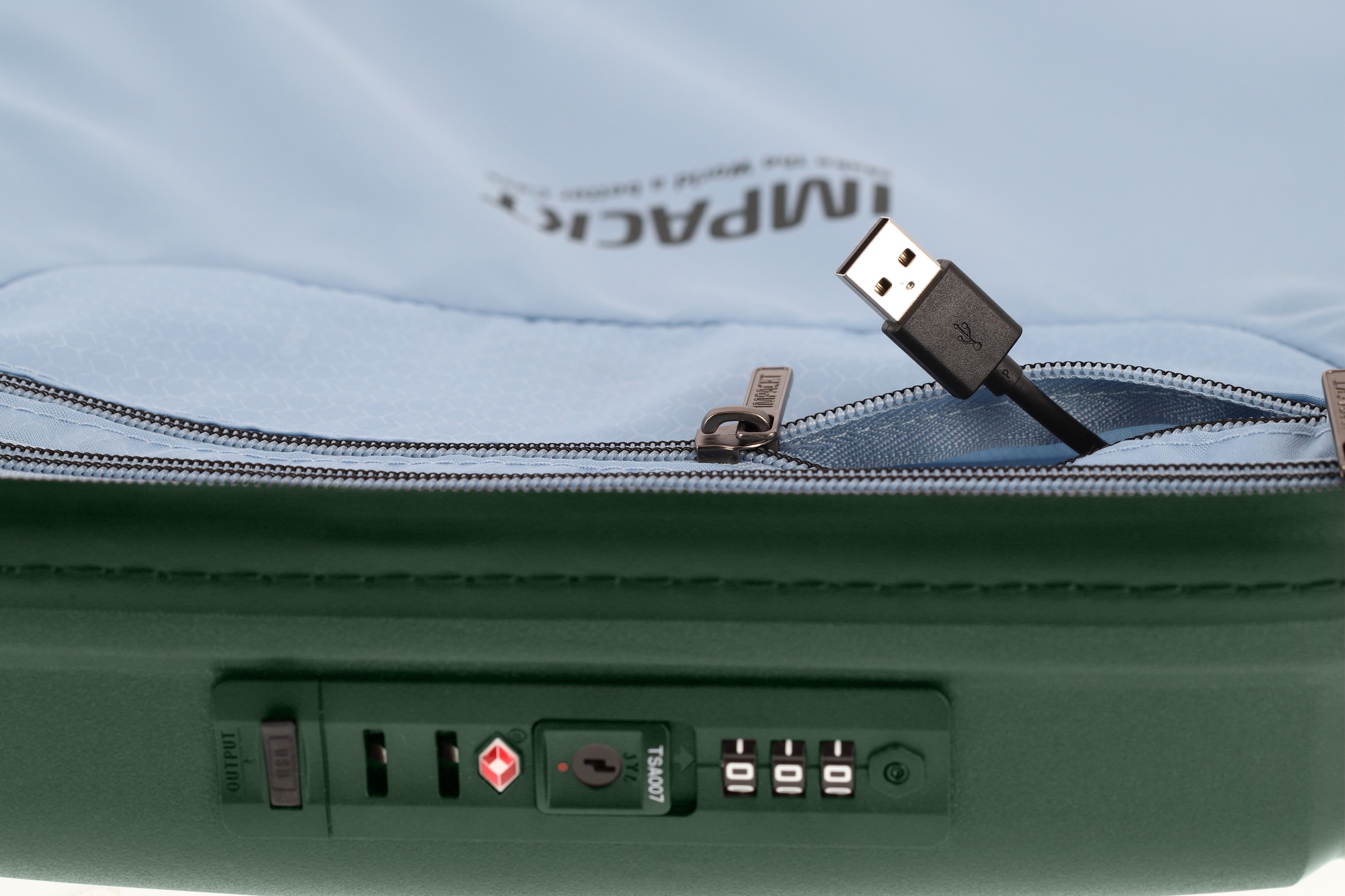 IMPACKT Hartschalen-Trolley »IP1, verschiedene Größen und Farben«, 4 Rollen, Hartschalen-Koffer vegan Koffer Reisegepäck USB-Port TSA Zahlenschloss