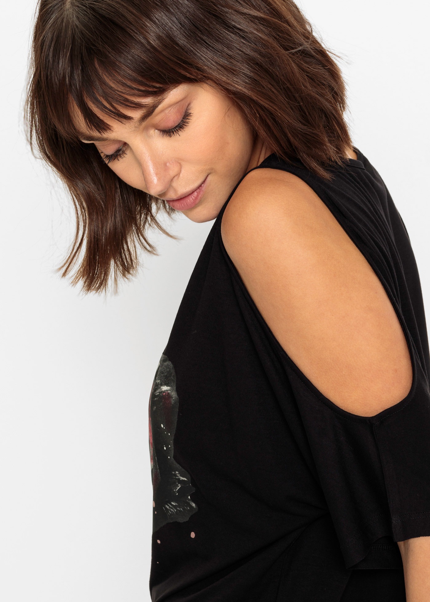 bonprix T-Shirt »Cold-Shoulder-Shirt aus Viskose« Cold-Shoulder-Design, Halbarm, lässige Passform, mit Blumen-Print