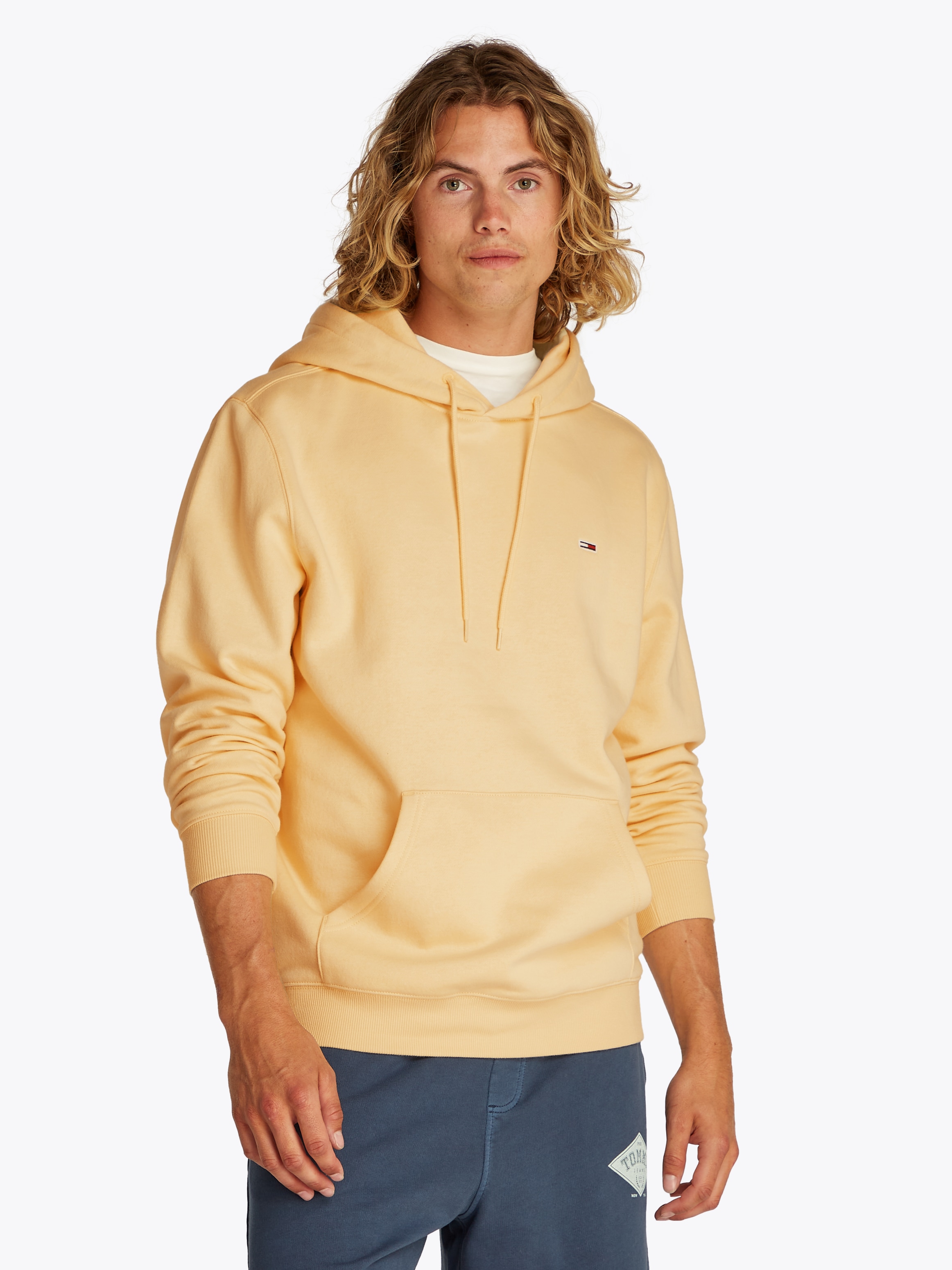 Tommy Jeans Sweatshirt »TJM REG S FLAG HOODIE«, mit bestickten Markenlogo auf Brusthöhe