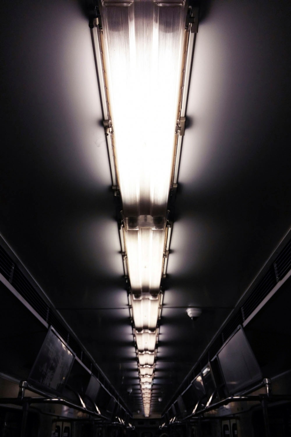 queence Acrylglasbild »Licht im Zug«, Kunst-Züge-Zugbilder, Fine Art-Print günstig online kaufen