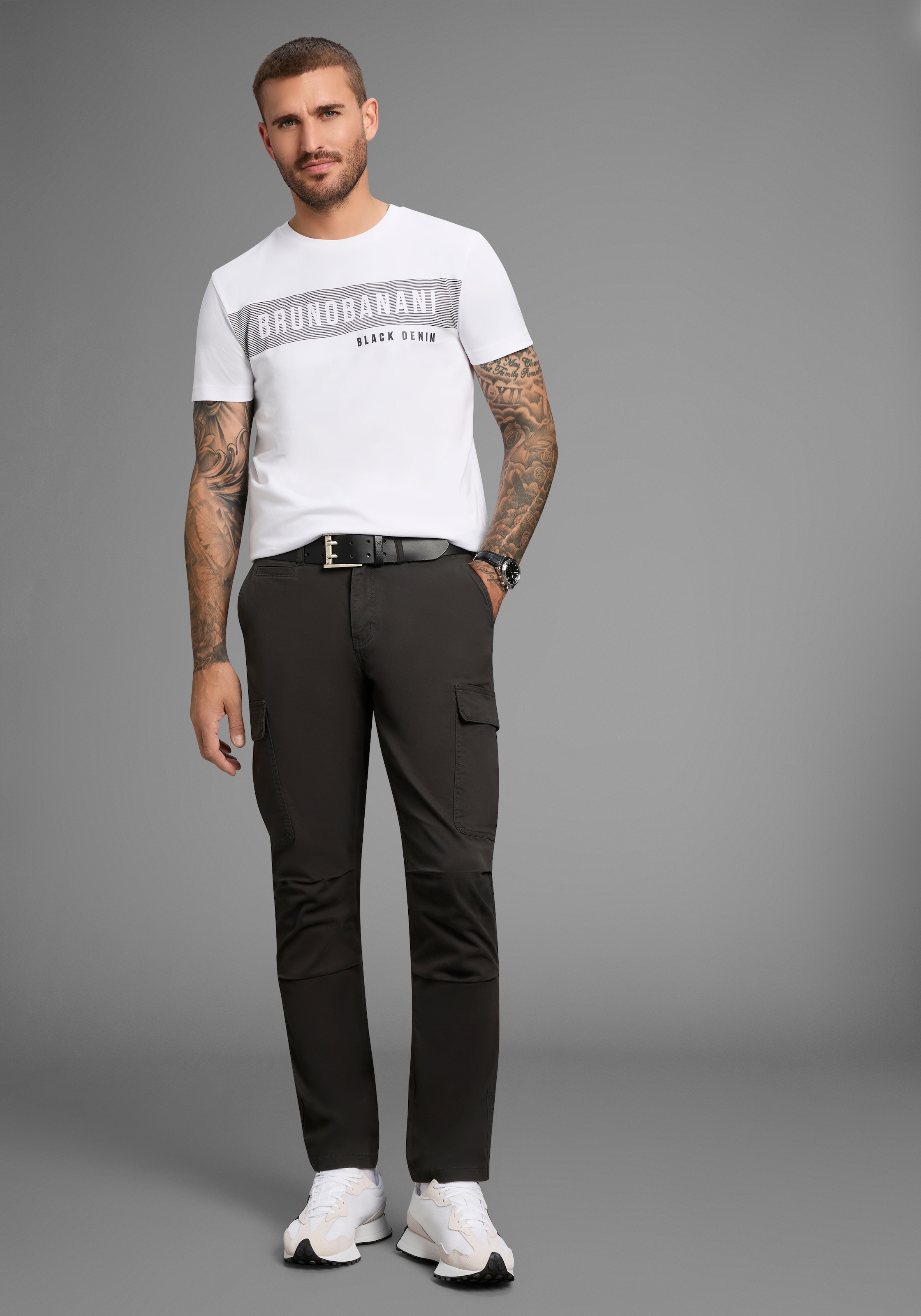 Bruno Banani Cargohose, moderne Passform, eng anliegende Cargotaschen