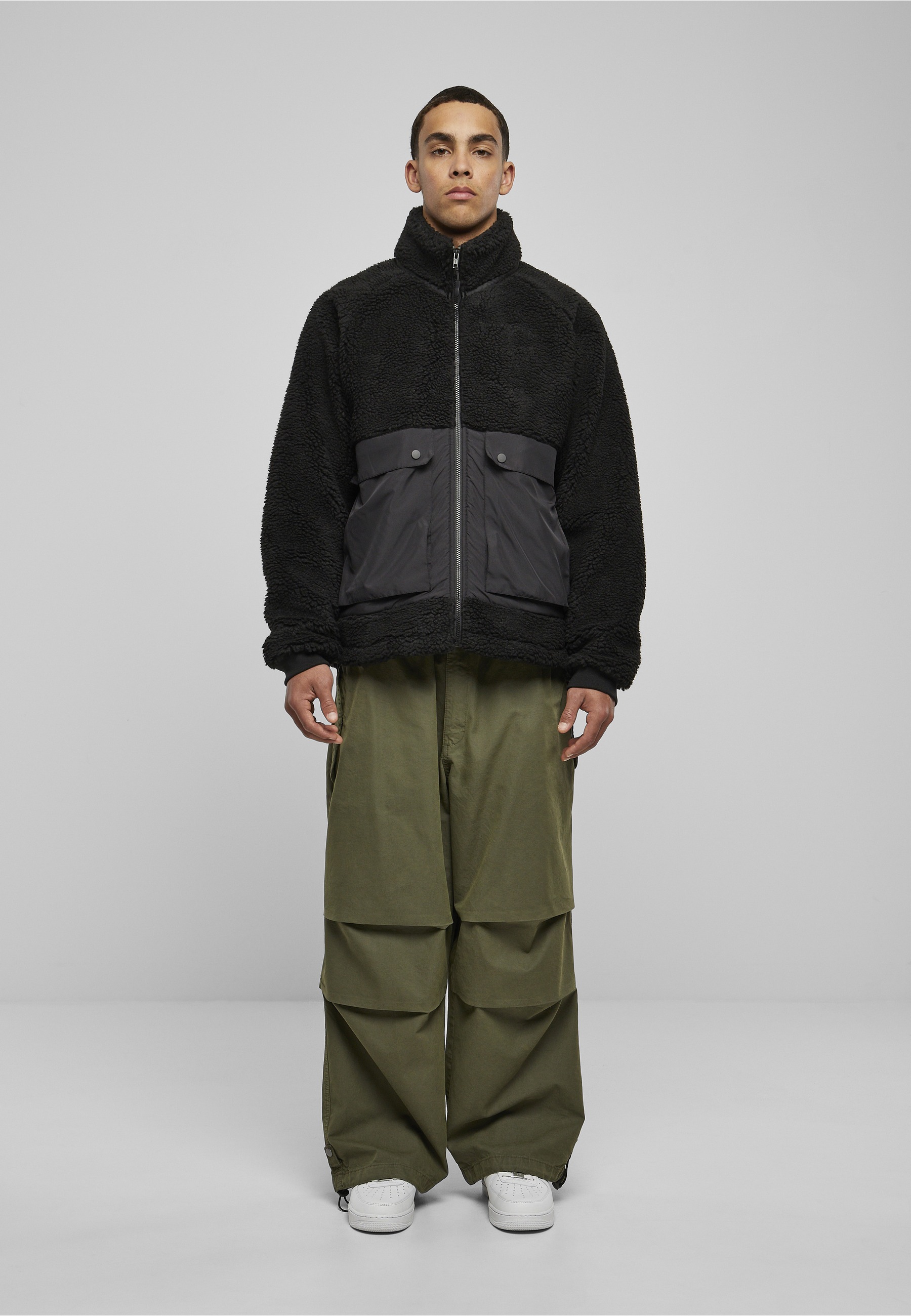 URBAN CLASSICS Winterjacke »Urban Classics Herren Short Raglan Sherpa Jacket« 1 Stk. tlg. ohne Kapuze