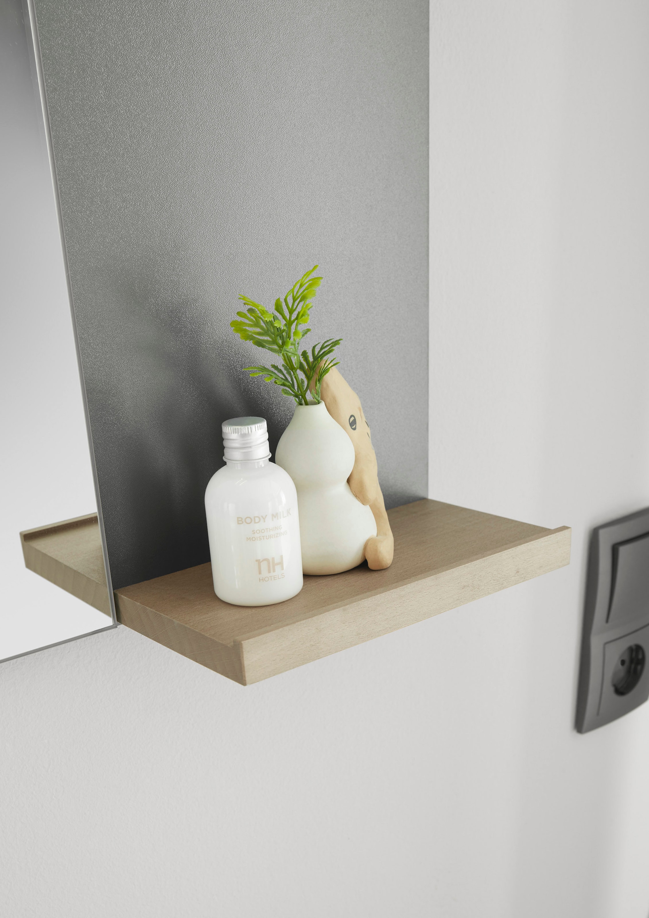 Places of Style Badmöbel-Set »SOLiD, Badmöbel-Set, Bad im modernen Design, 2-teiliges Badezimmer«, (2 St.), Waschtisch mit Waschbecken, Spiegel mit LED, Breite 60 cm
