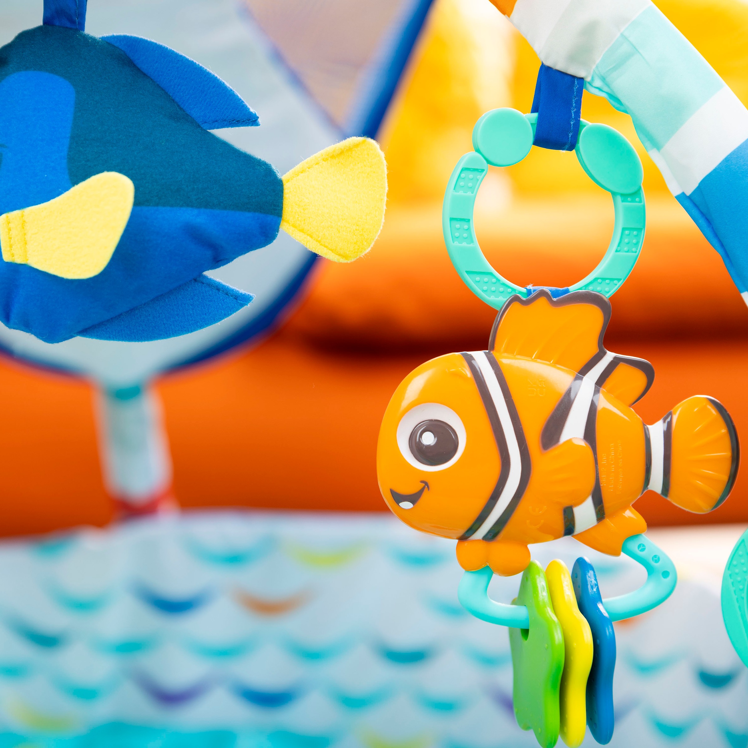 Bright Starts Spielbogen »Finding Nemo Mr. Ray Ocean Lights & Music Gym«, mit Licht- und Soundeffekt