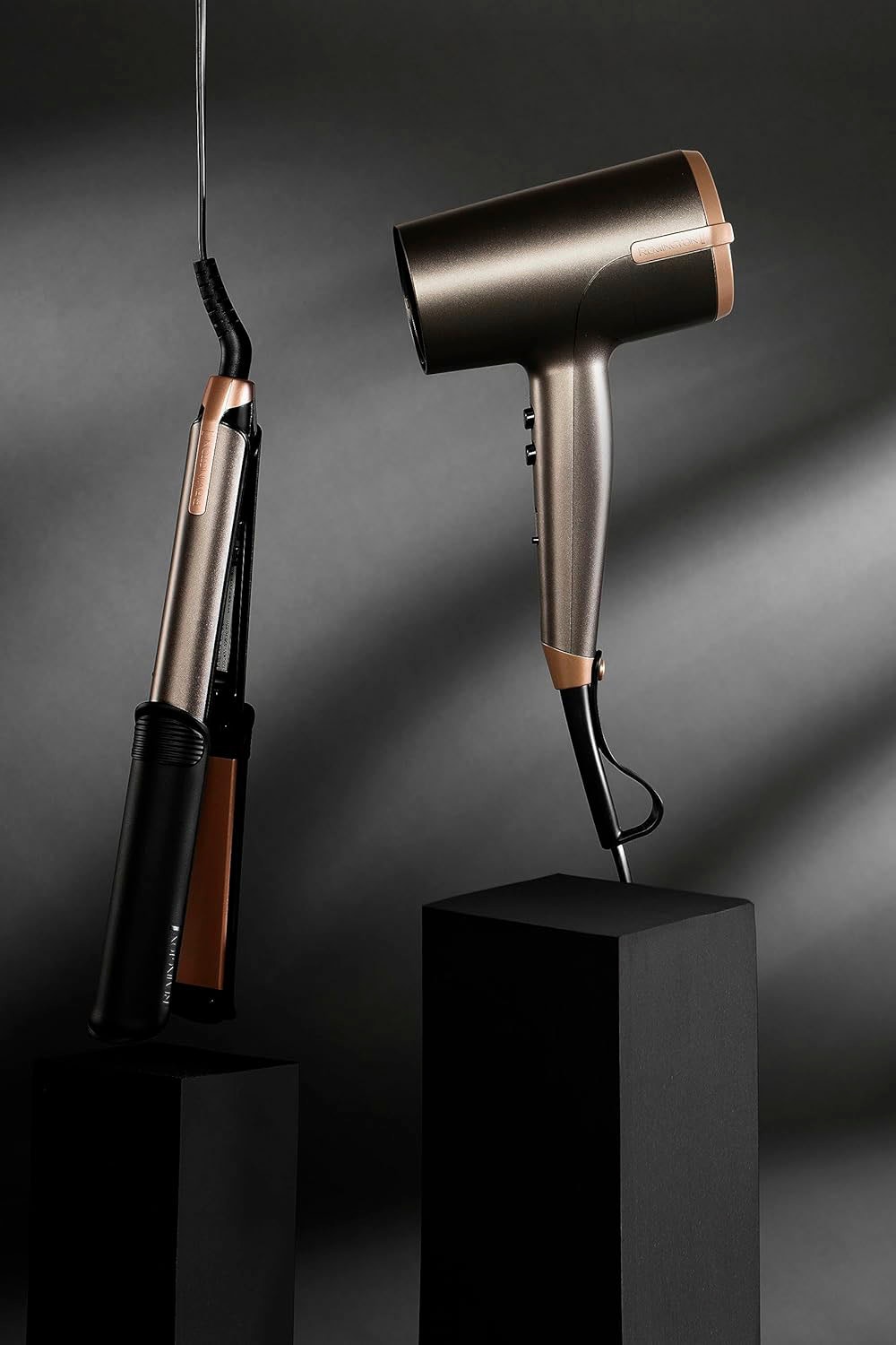 Remington Haartrockner »D6077 ONE Dry & Style Hairdryer«, 2000 W, 4 Aufsätze, 120 km/h Luftstrom, 4 Aufsätze, 8 Heiz-& Geschwindigkeitskombinationen