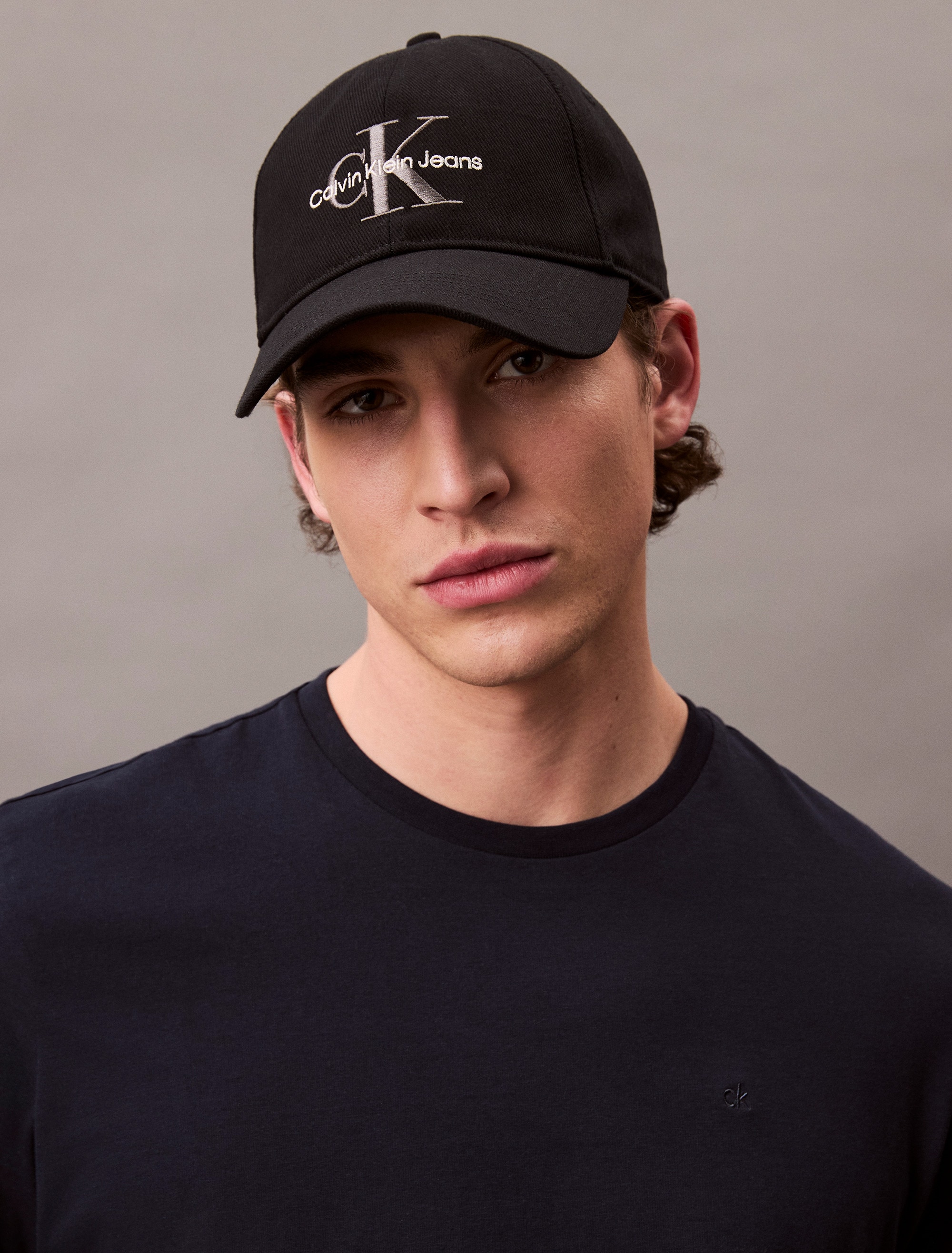 Calvin Klein Jeans Baseball Cap »MONO LOGO EMBRO CAP«, mit Logostickerei
