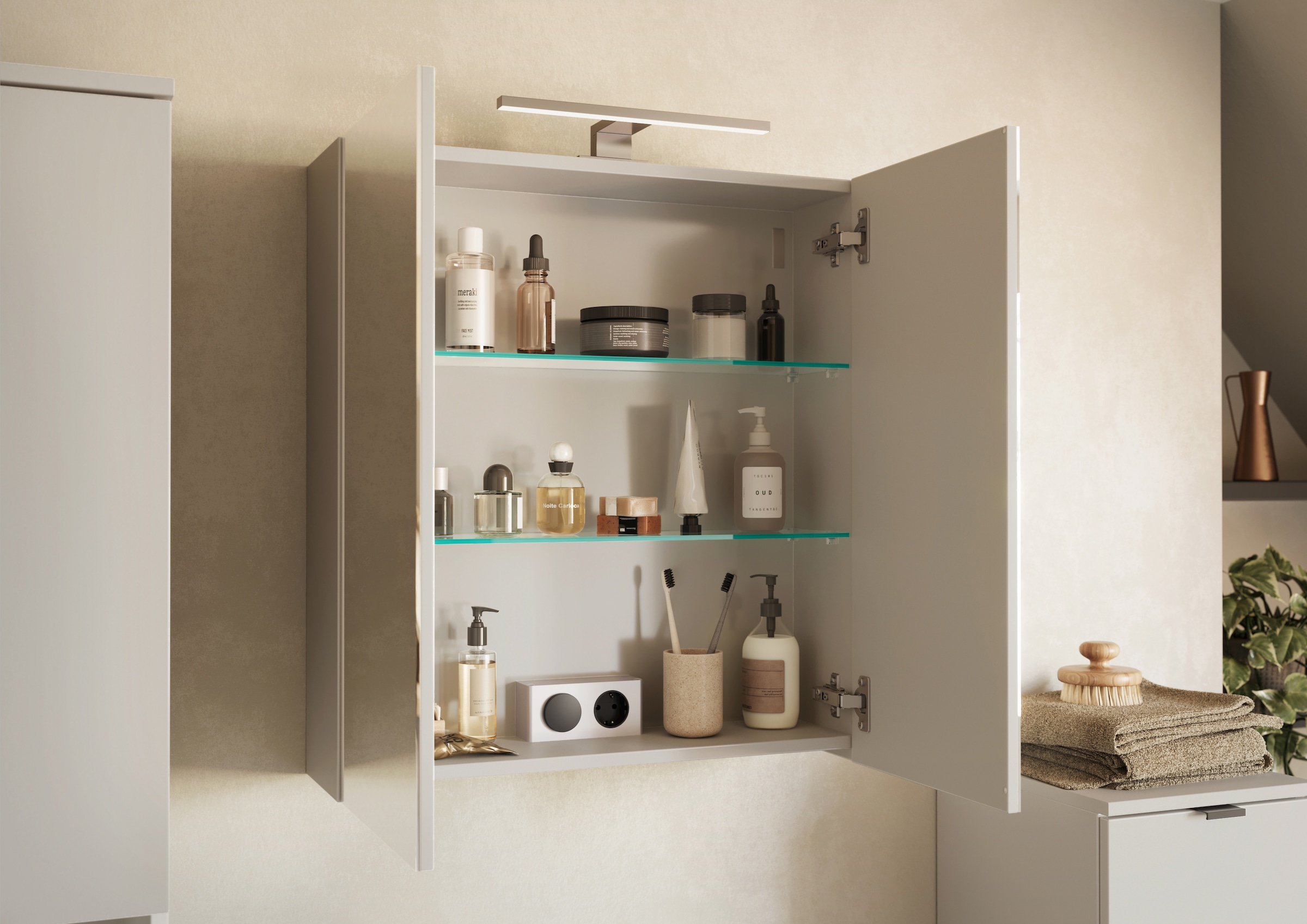 GERMANIA Spiegelschrank »GW-Arcena«, (1 St.), inkl. LED-Beleuchtung & Steckdosenbox, Glaseinlegeböden, Breite 60 cm