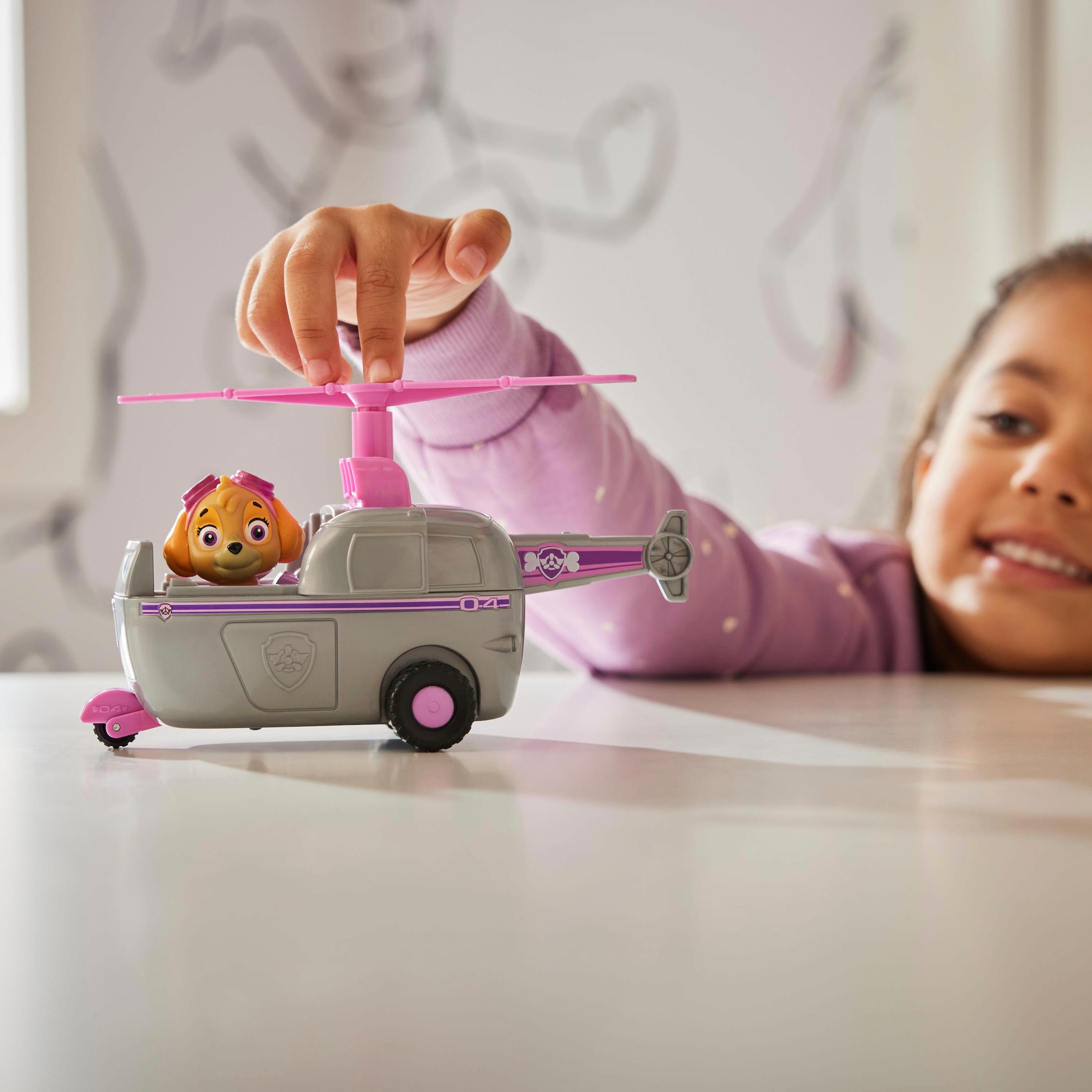 Spin Master Spielzeug-Auto »Paw Patrol - Sust. Basic Vehicle Skye«, zum Teil aus recycelten Material
